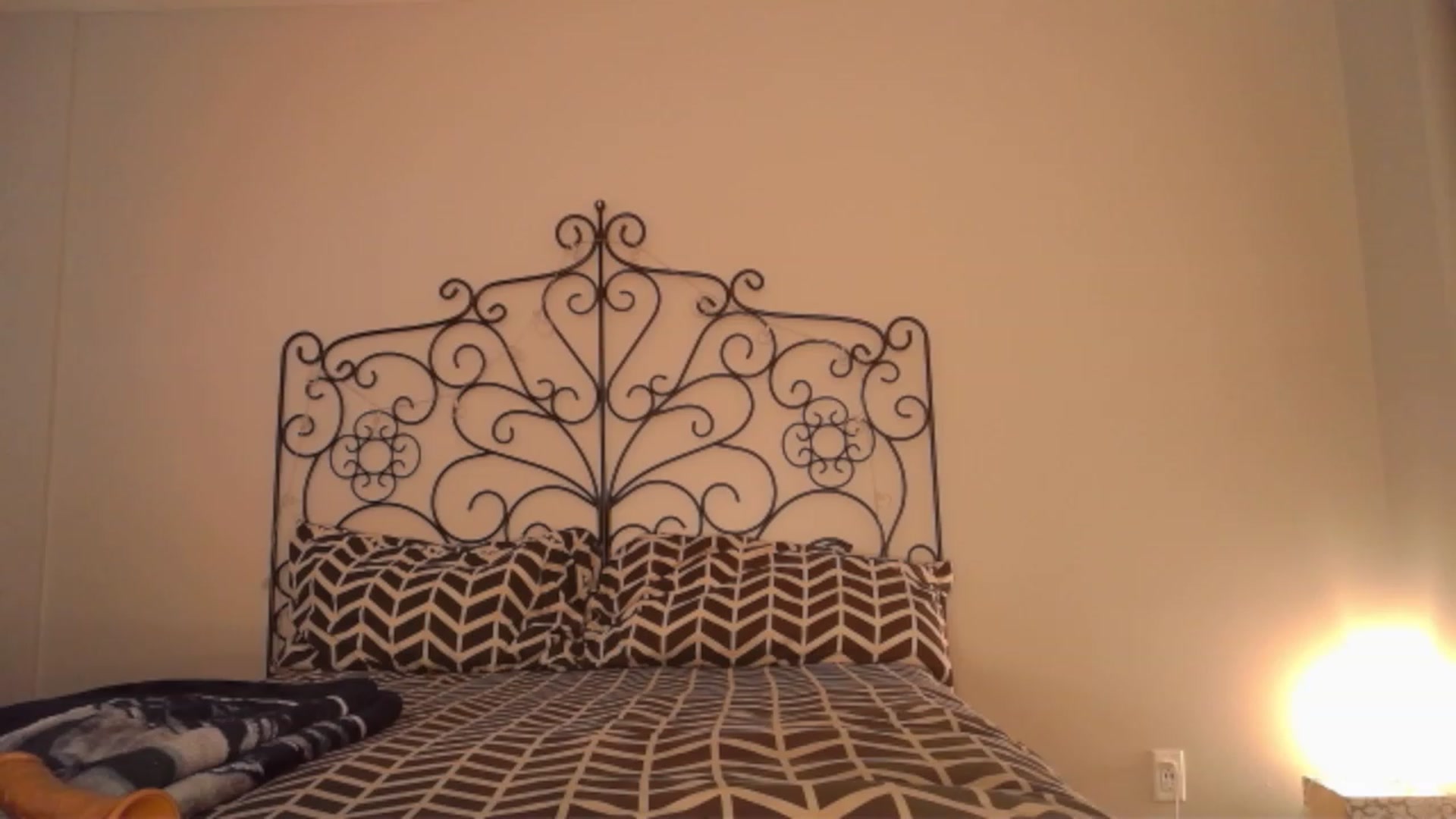 Gallery image thumbnail from TheIconicGirl's myfreecams stream on, 05/14/2023, 14:46 image 15 of 20