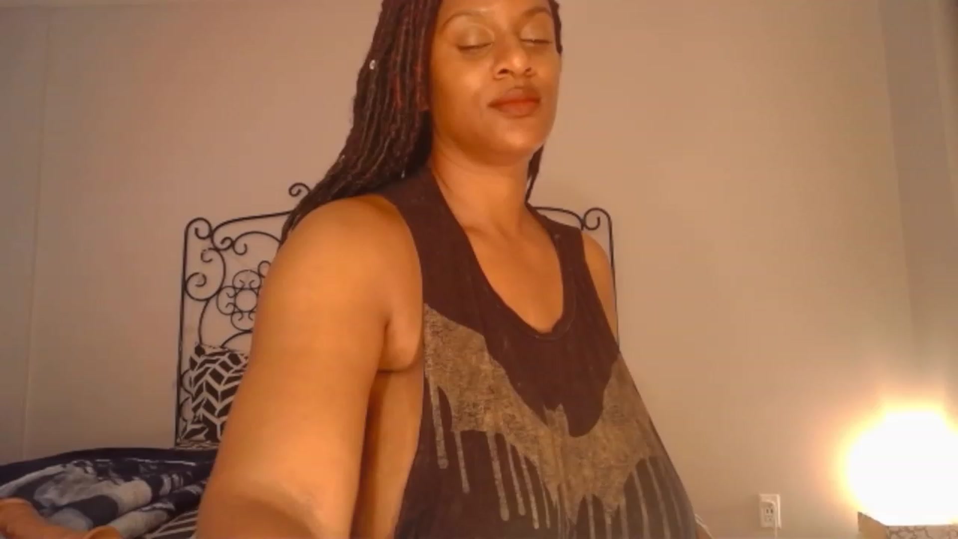 Gallery image thumbnail from TheIconicGirl's myfreecams stream on, 05/14/2023, 14:46 image 11 of 20