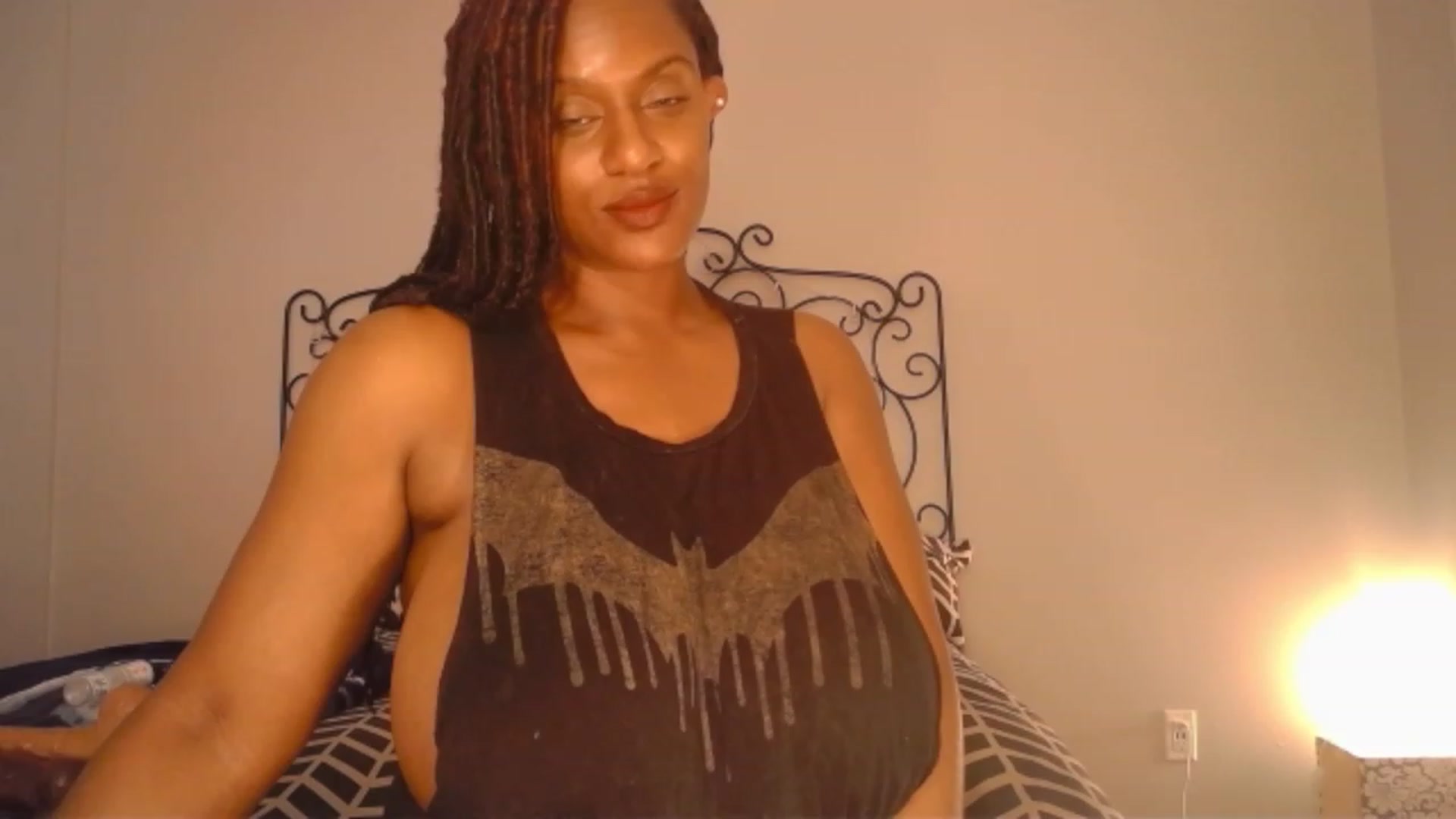 Gallery image thumbnail from TheIconicGirl's myfreecams stream on, 05/14/2023, 16:03 image 16 of 20