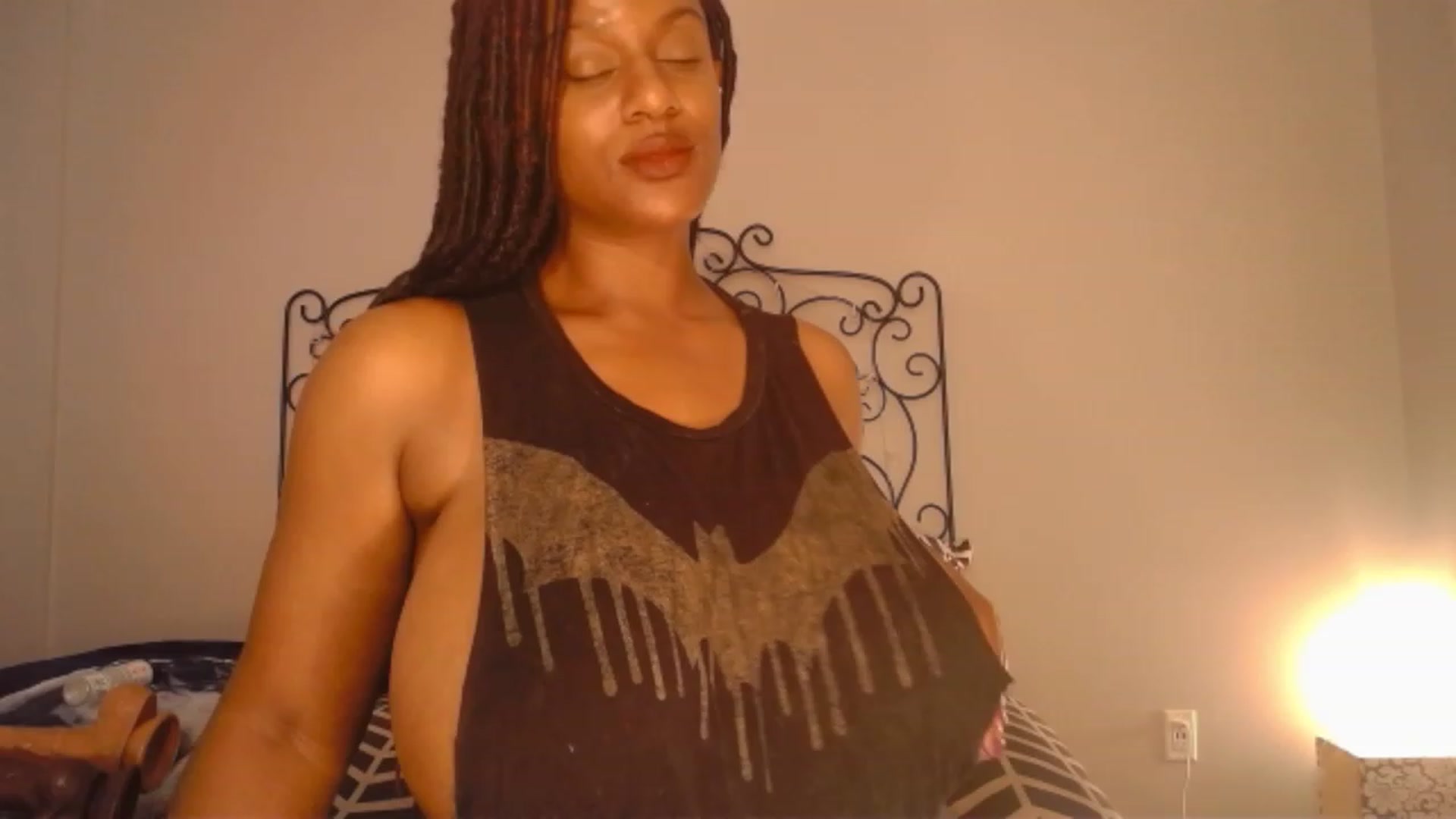 Gallery image thumbnail from TheIconicGirl's myfreecams stream on, 05/14/2023, 16:03 image 13 of 20