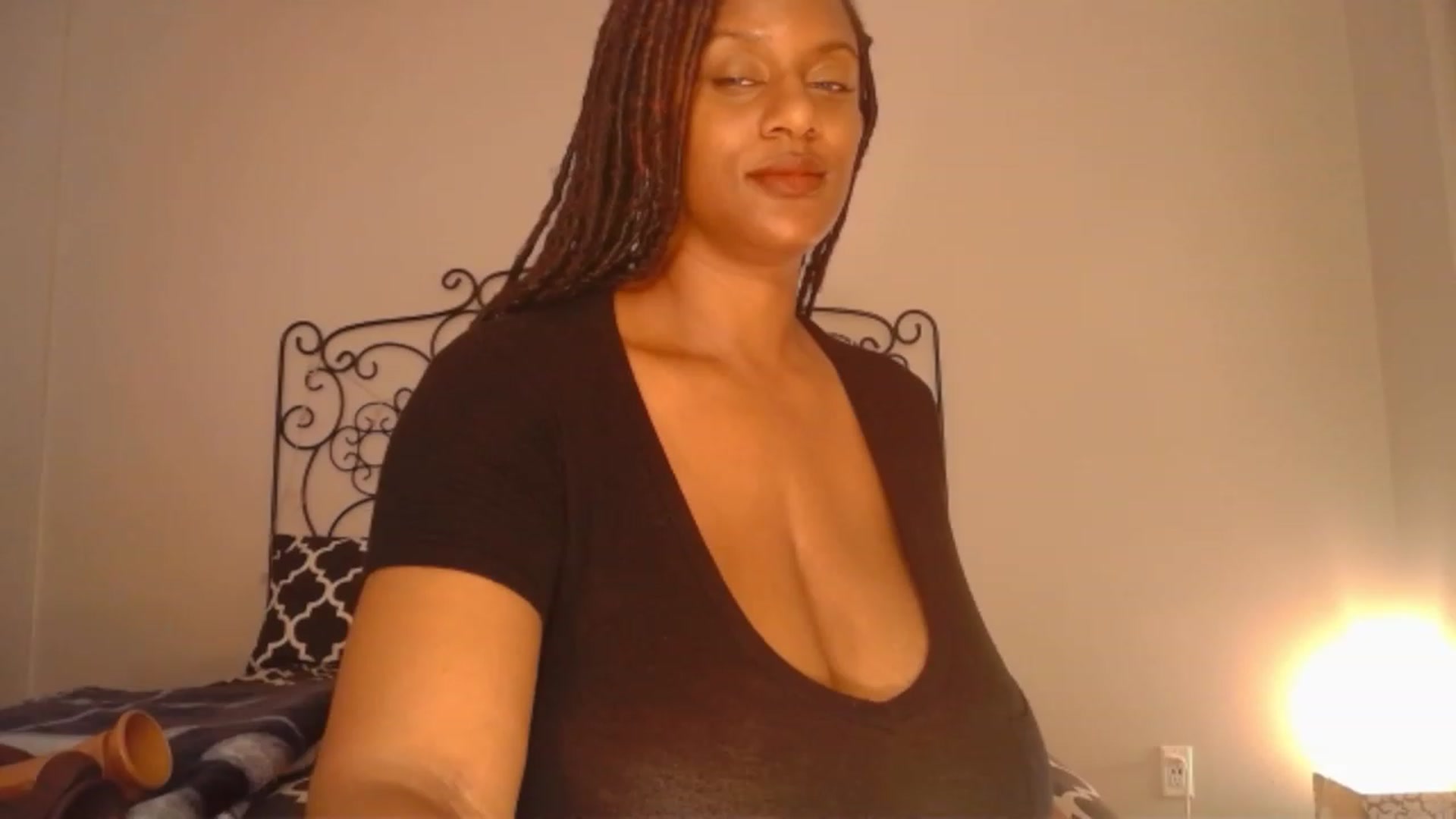 Gallery image thumbnail from TheIconicGirl's myfreecams stream on, 05/18/2023, 17:15 image 10 of 20