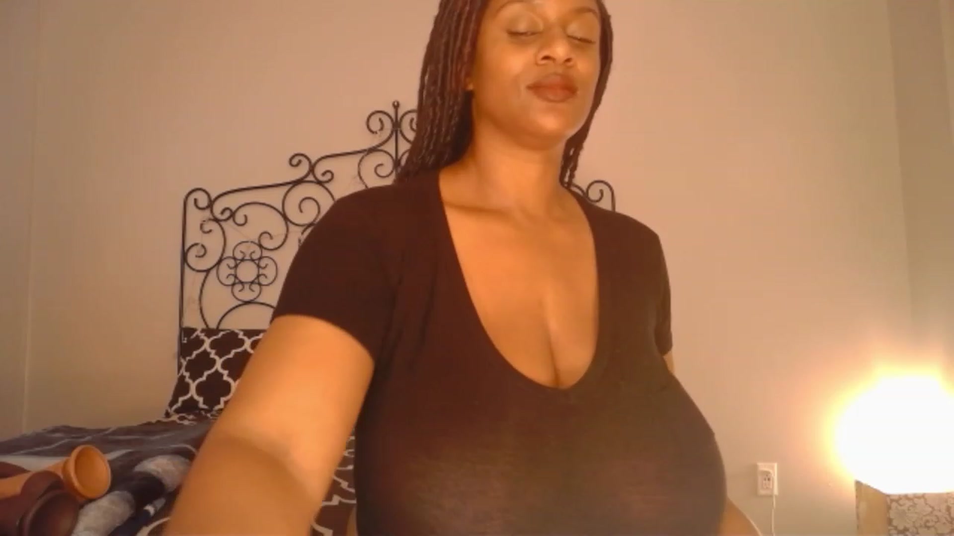 Gallery image thumbnail from TheIconicGirl's myfreecams stream on, 05/18/2023, 19:18 image 14 of 20