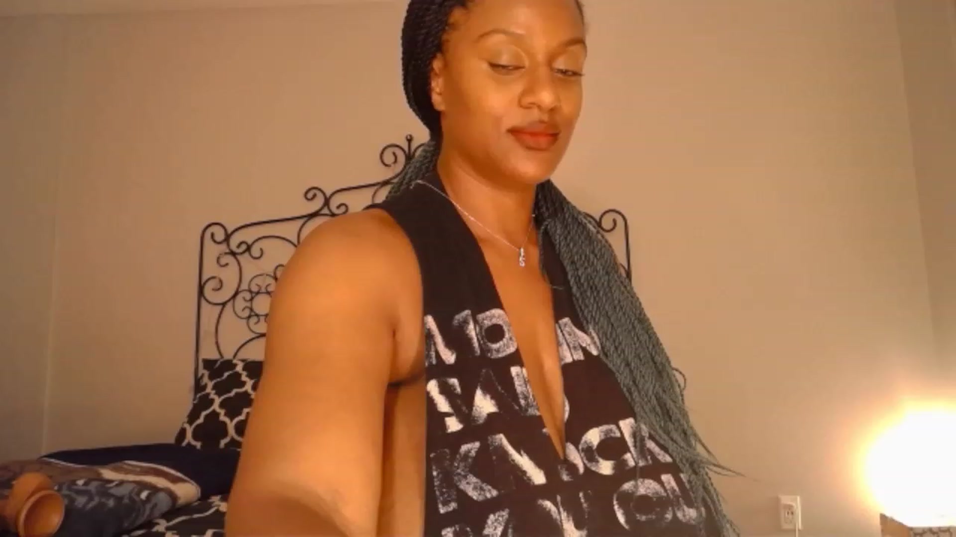 Gallery image thumbnail from TheIconicGirl's myfreecams stream on, 06/08/2023, 24:02 image 5 of 20