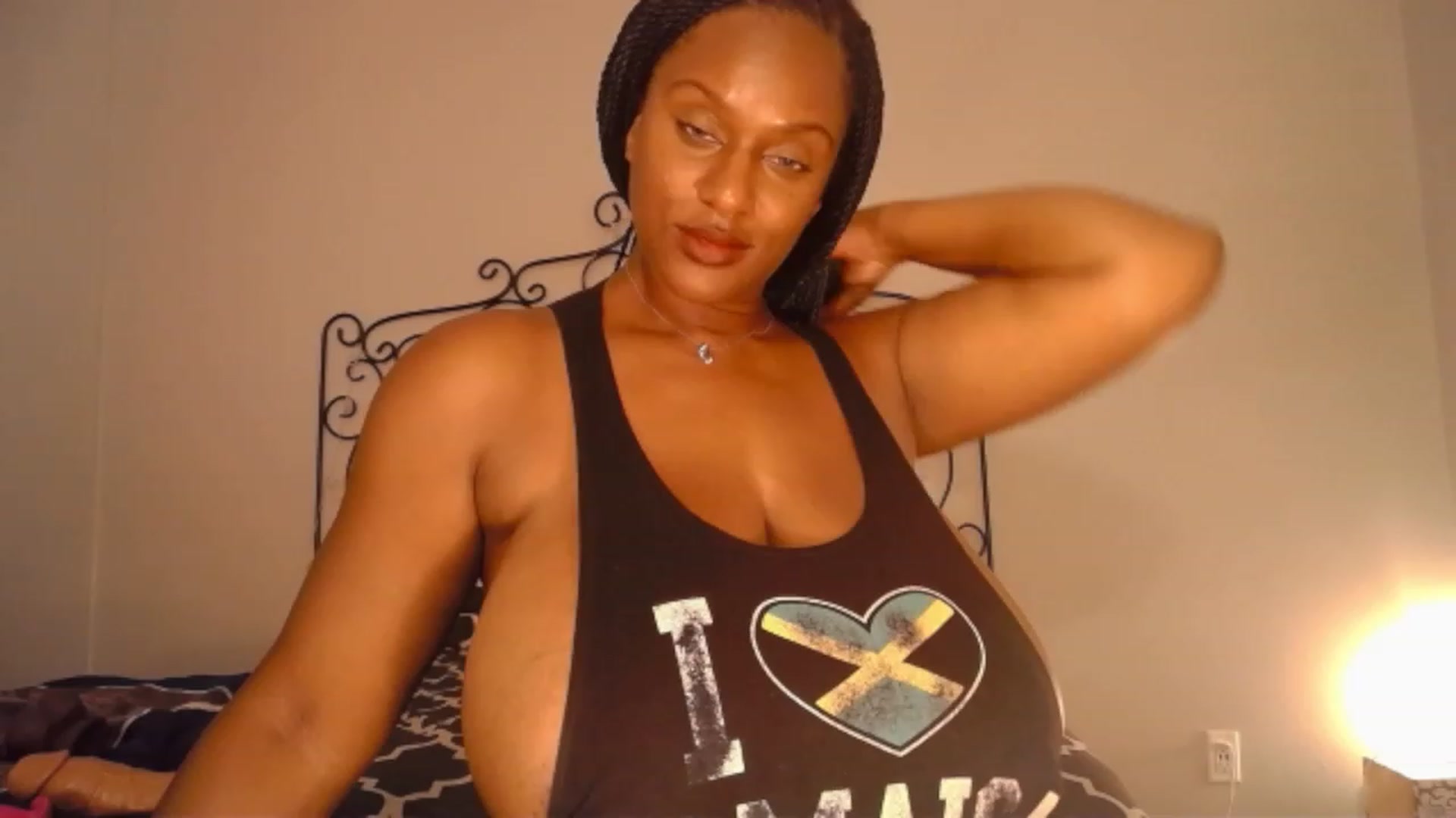 Gallery image thumbnail from TheIconicGirl's myfreecams stream on, 07/04/2023, 18:10 image 12 of 20
