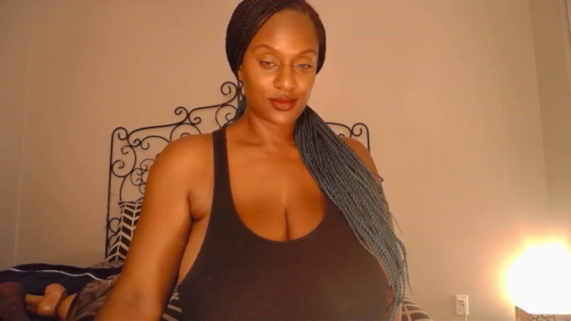 Gallery image thumbnail from TheIconicGirl's myfreecams stream on, 07/13/2023, 24:17 image 17 of 20