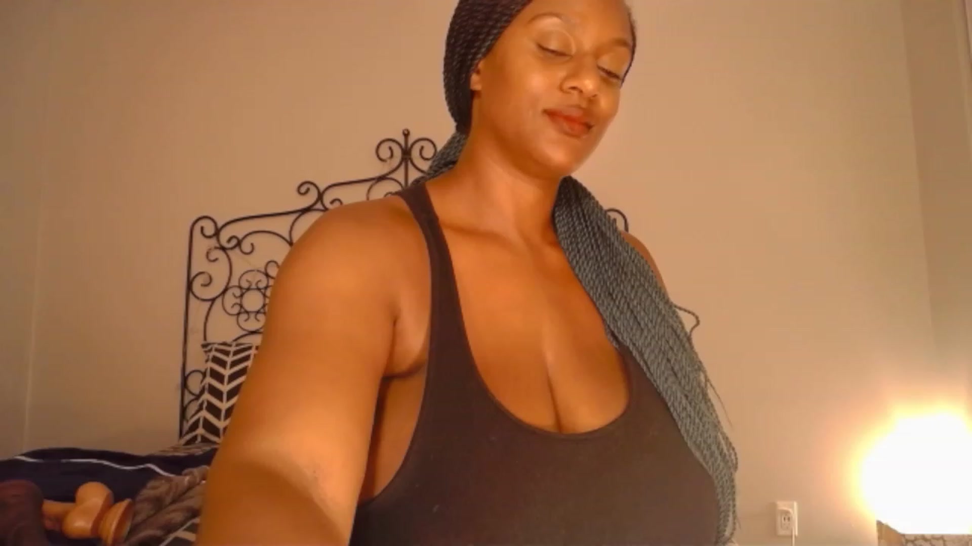 Gallery image thumbnail from TheIconicGirl's myfreecams stream on, 07/13/2023, 24:17 image 16 of 20