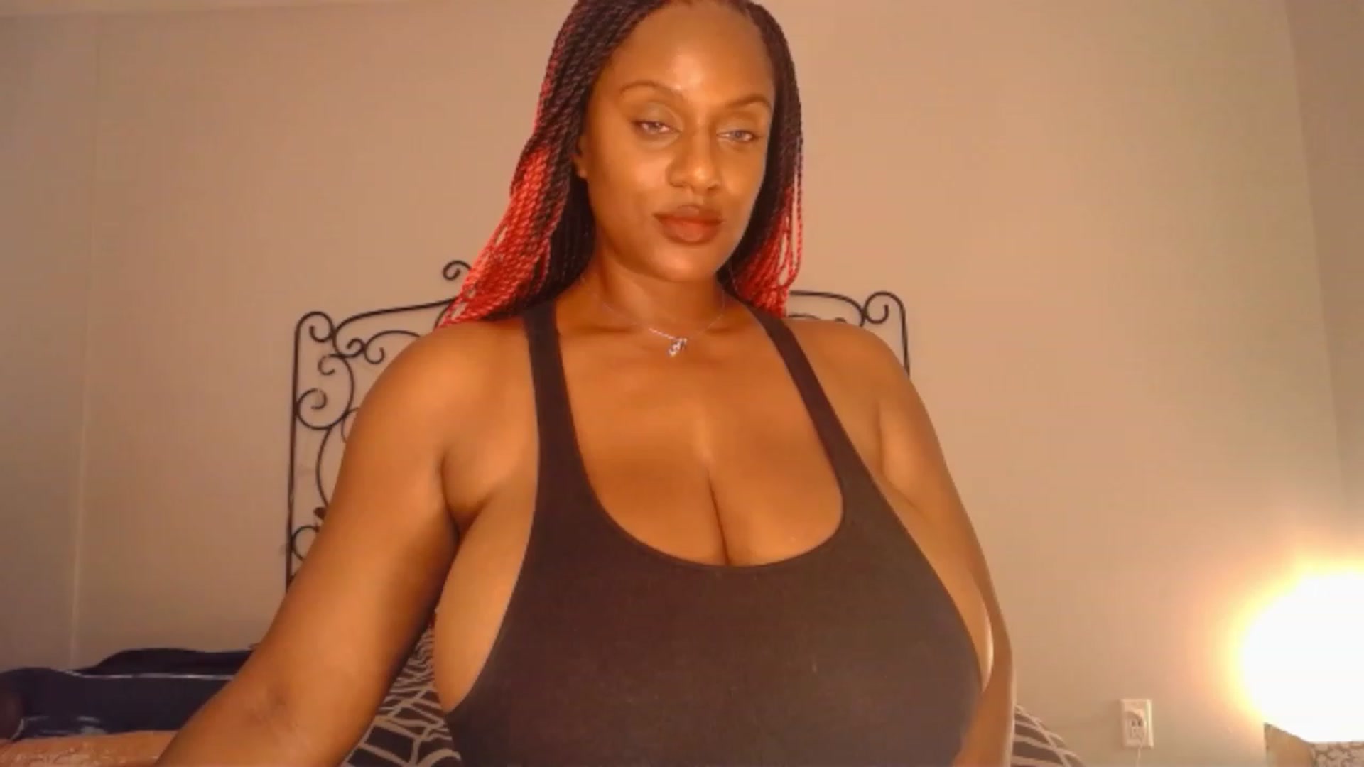 Gallery image thumbnail from TheIconicGirl's myfreecams stream on, 08/10/2023, 18:35 image 10 of 20