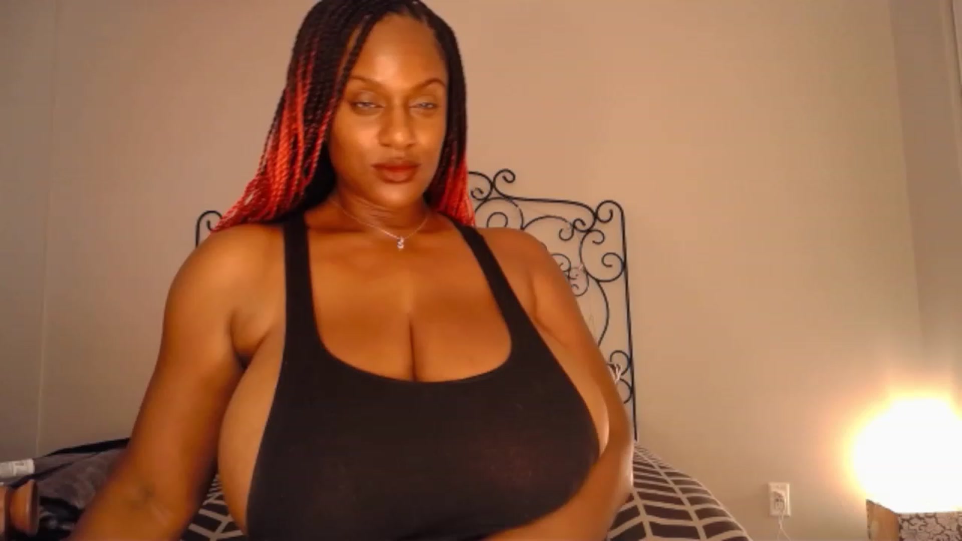 Gallery image thumbnail from TheIconicGirl's myfreecams stream on, 08/17/2023, 17:56 image 11 of 20