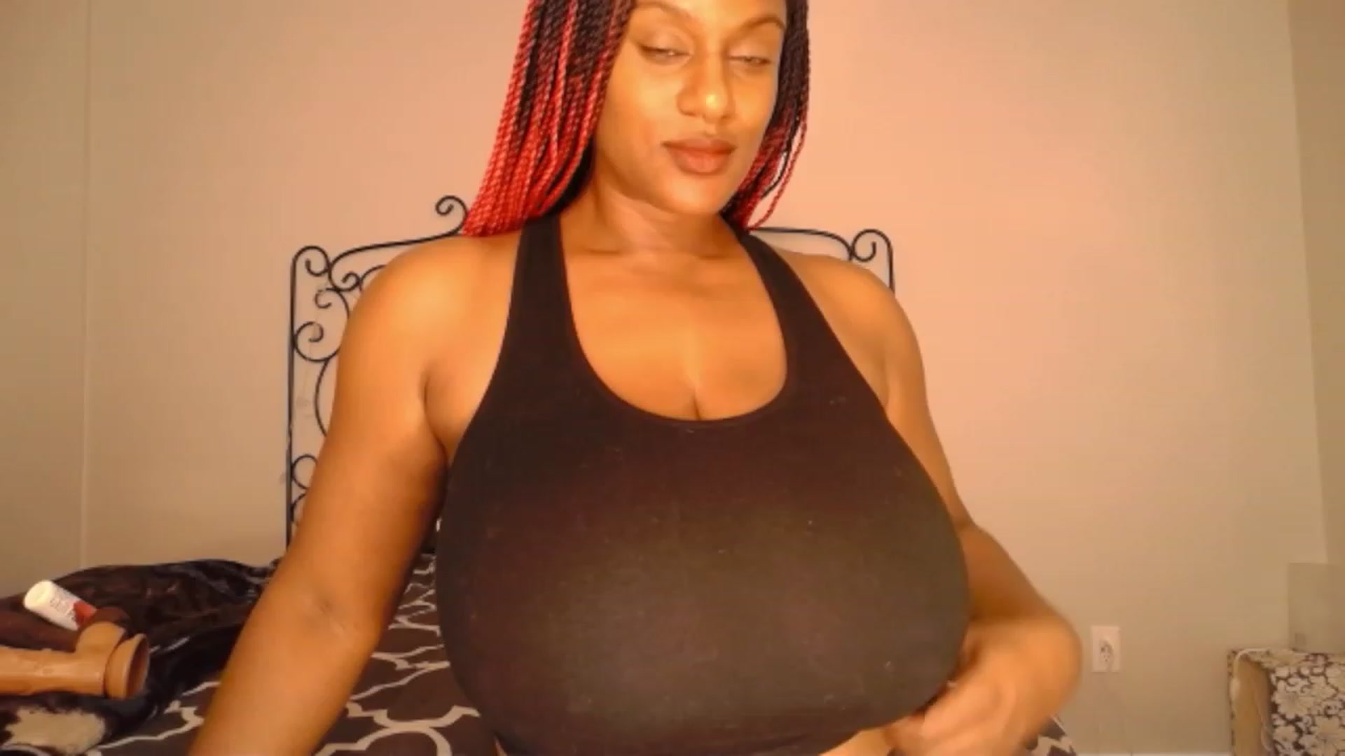 Gallery image thumbnail from TheIconicGirl's myfreecams stream on, 08/21/2023, 23:56 image 15 of 20