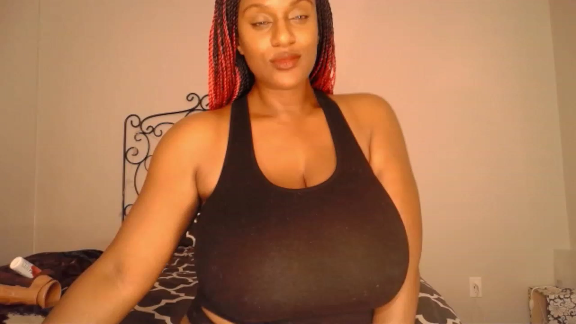 Gallery image thumbnail from TheIconicGirl's myfreecams stream on, 08/21/2023, 23:56 image 4 of 20