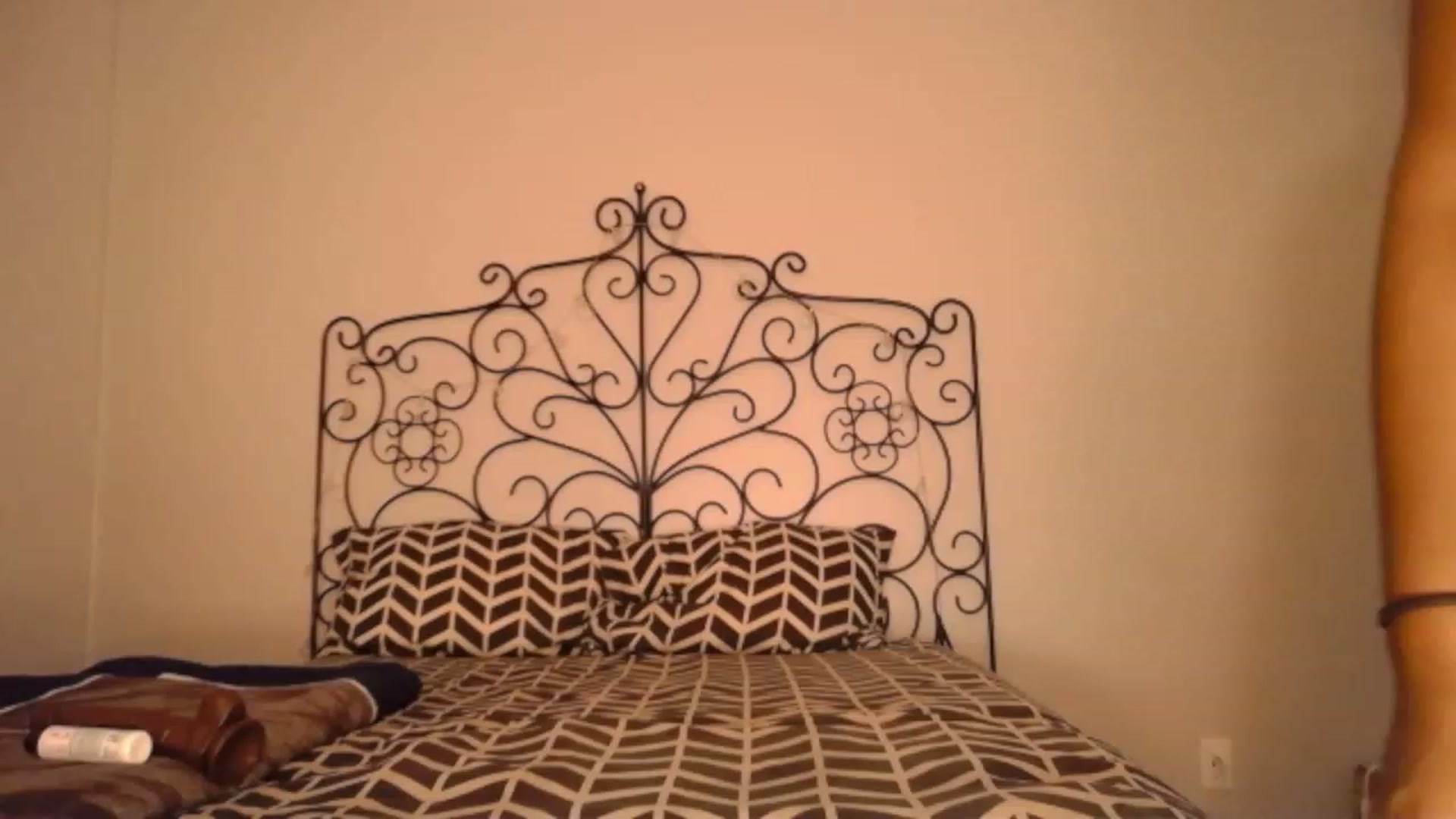 Gallery image thumbnail from TheIconicGirl's myfreecams stream on, 08/29/2023, 11:07 image 7 of 20