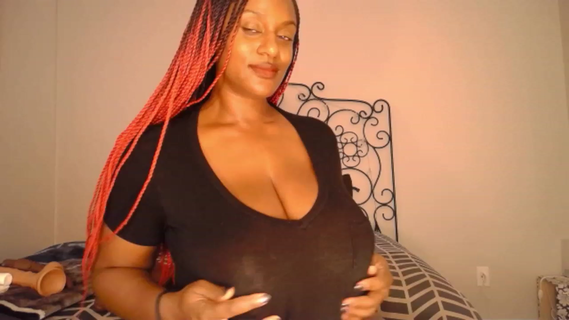 Gallery image thumbnail from TheIconicGirl's myfreecams stream on, 09/04/2023, 18:04 image 14 of 20