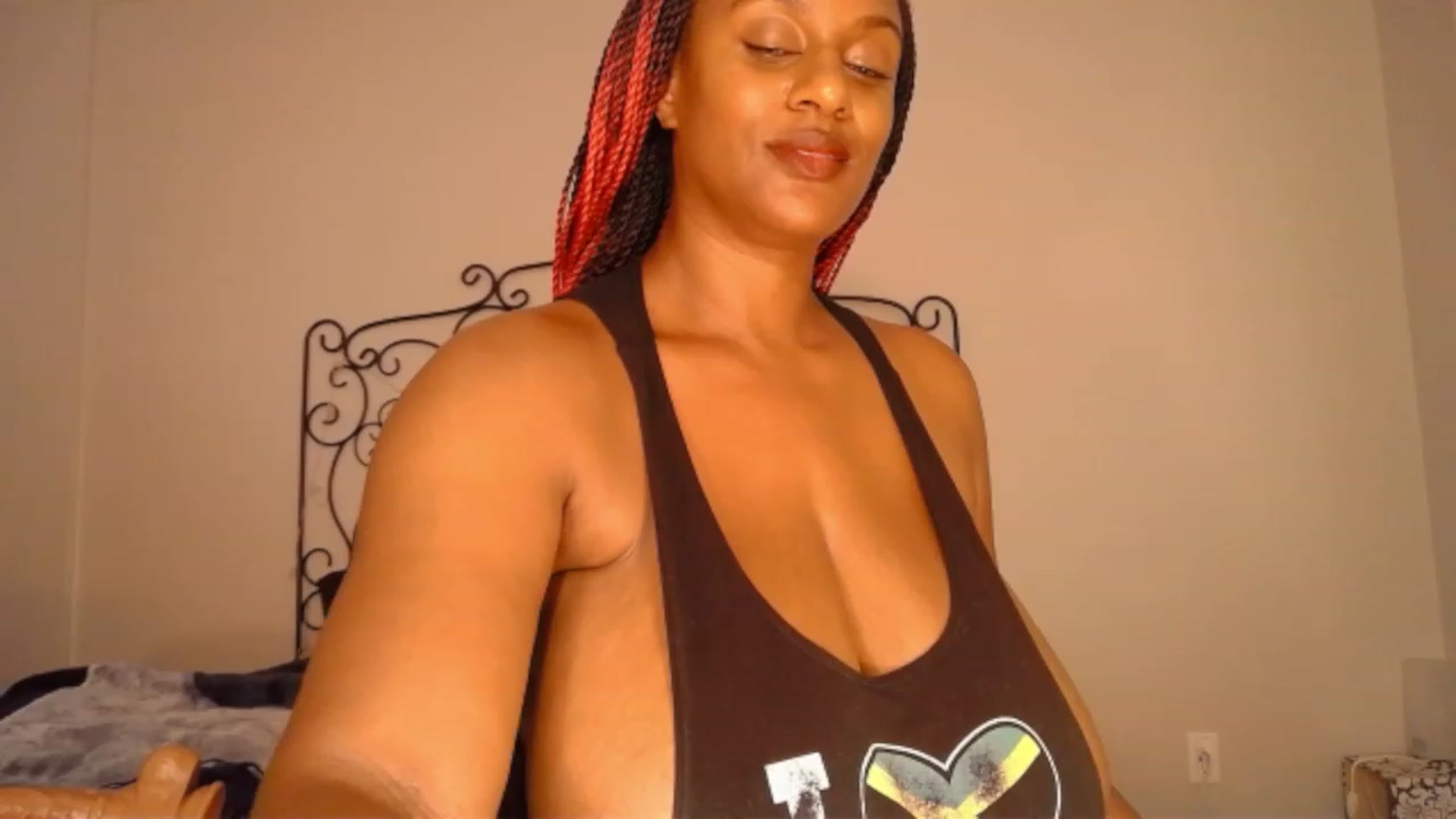 Gallery image thumbnail from TheIconicGirl's myfreecams stream on, 09/05/2023, 20:18 image 1 of 20