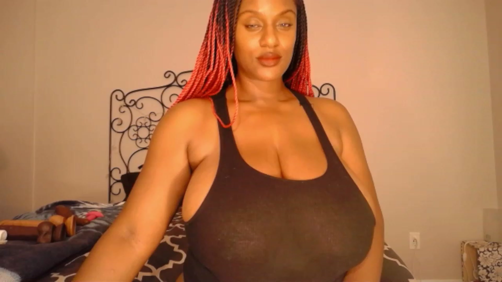 Gallery image thumbnail from TheIconicGirl's myfreecams stream on, 09/06/2023, 23:33 image 2 of 20