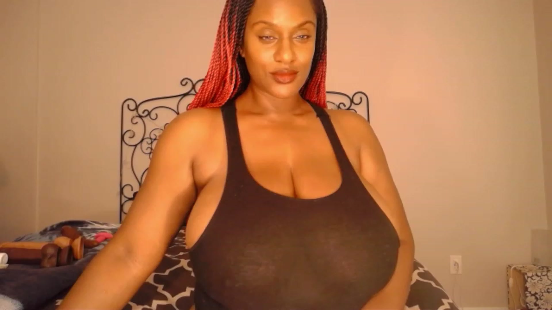 Gallery image thumbnail from TheIconicGirl's myfreecams stream on, 09/06/2023, 23:33 image 7 of 20