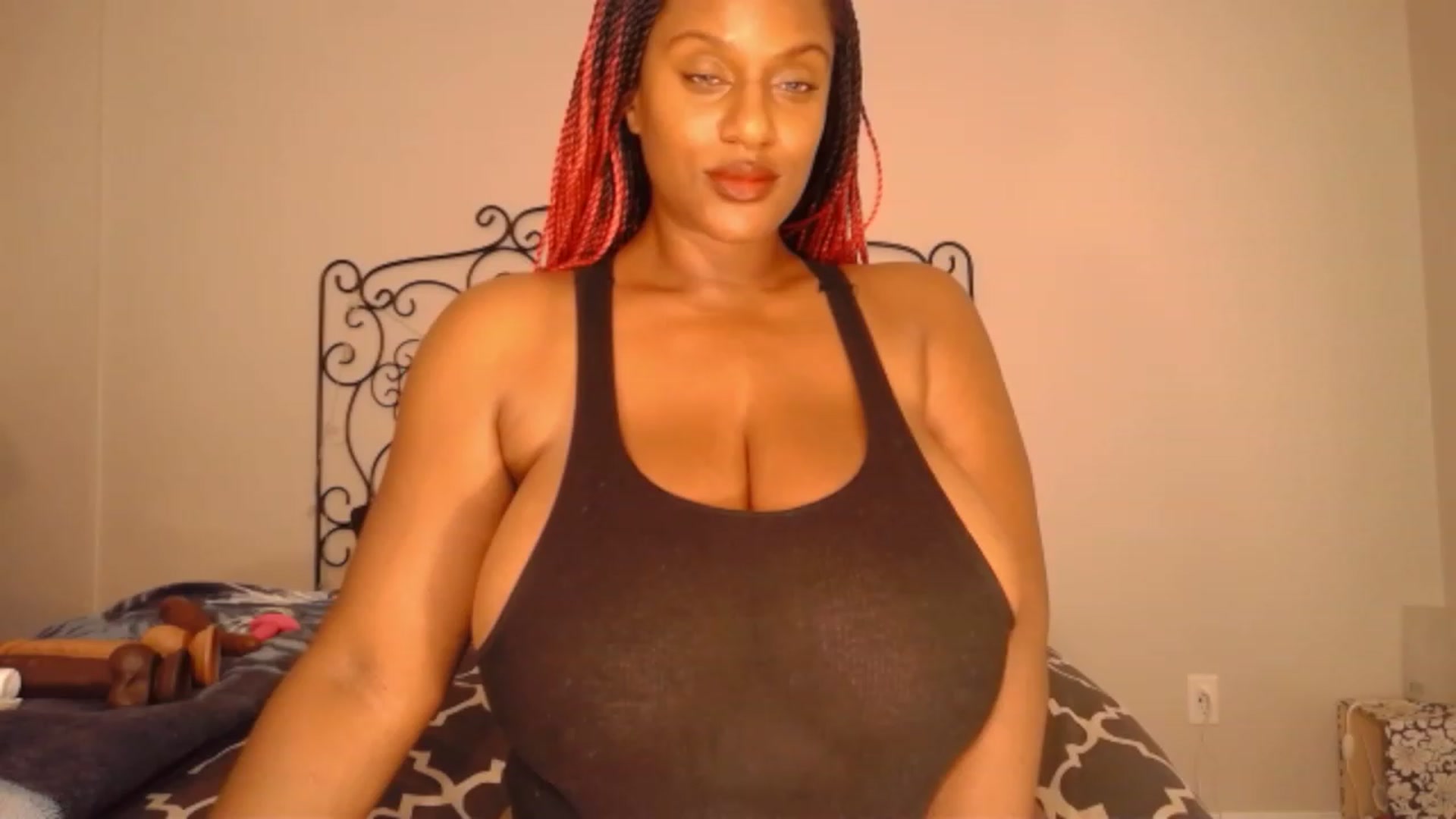 Gallery image thumbnail from TheIconicGirl's myfreecams stream on, 09/06/2023, 23:33 image 6 of 20