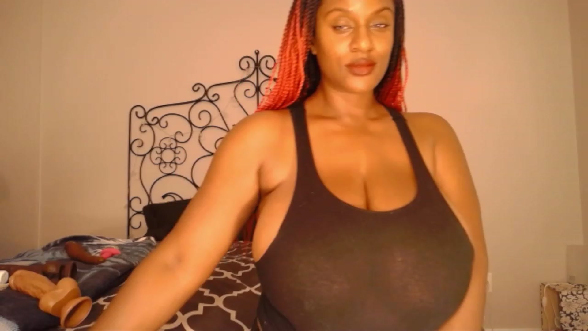 Gallery image thumbnail from TheIconicGirl's myfreecams stream on, 09/06/2023, 23:33 image 12 of 20