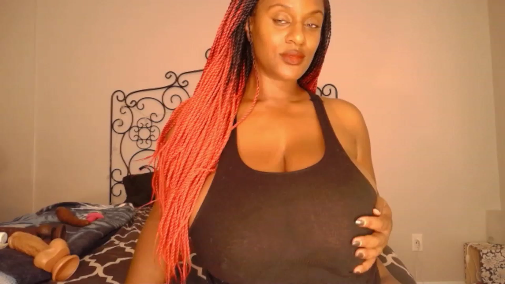 Gallery image thumbnail from TheIconicGirl's myfreecams stream on, 09/06/2023, 23:33 image 10 of 20