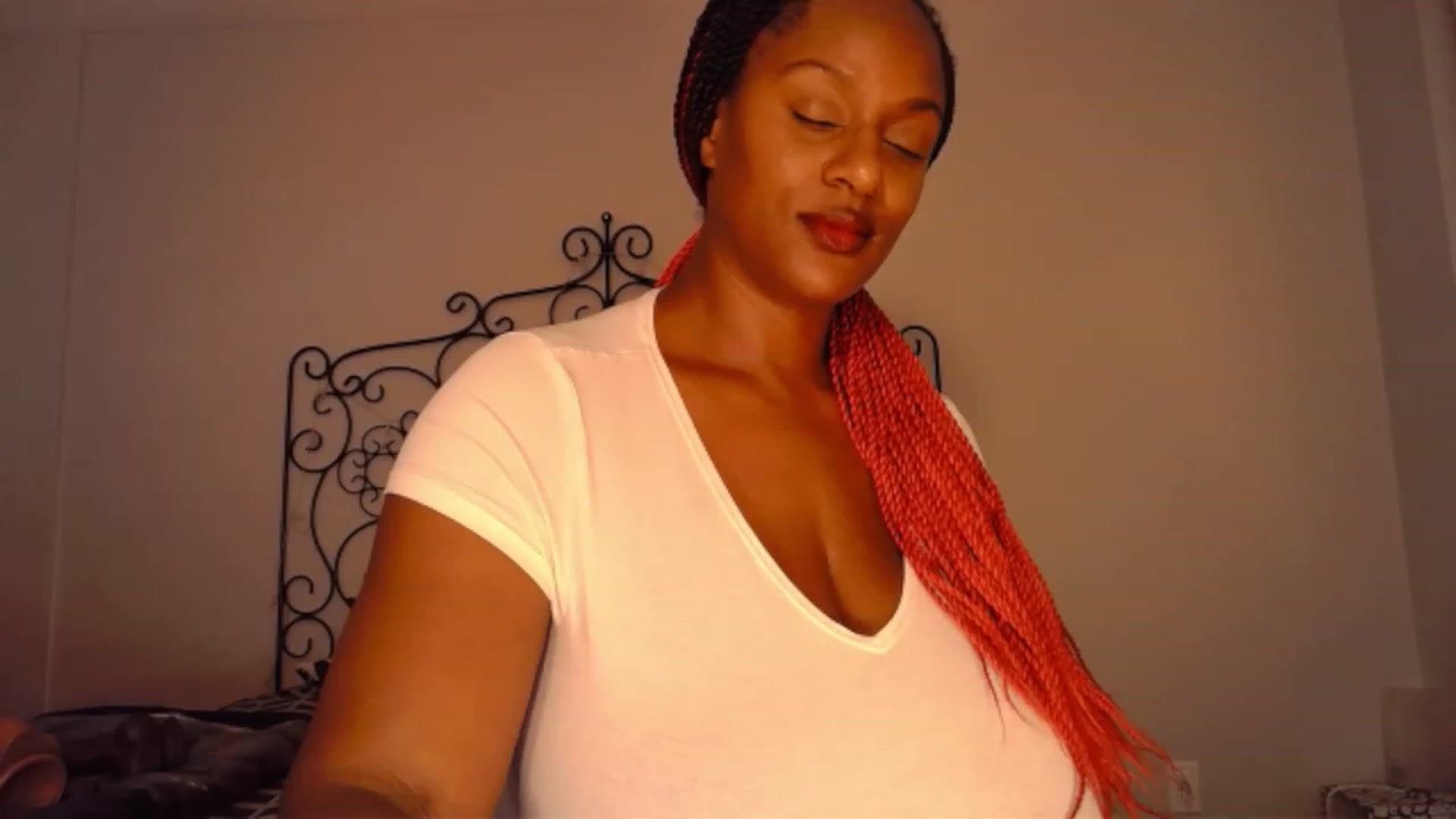 Gallery image thumbnail from TheIconicGirl's myfreecams stream on, 09/10/2023, 15:38 image 15 of 20