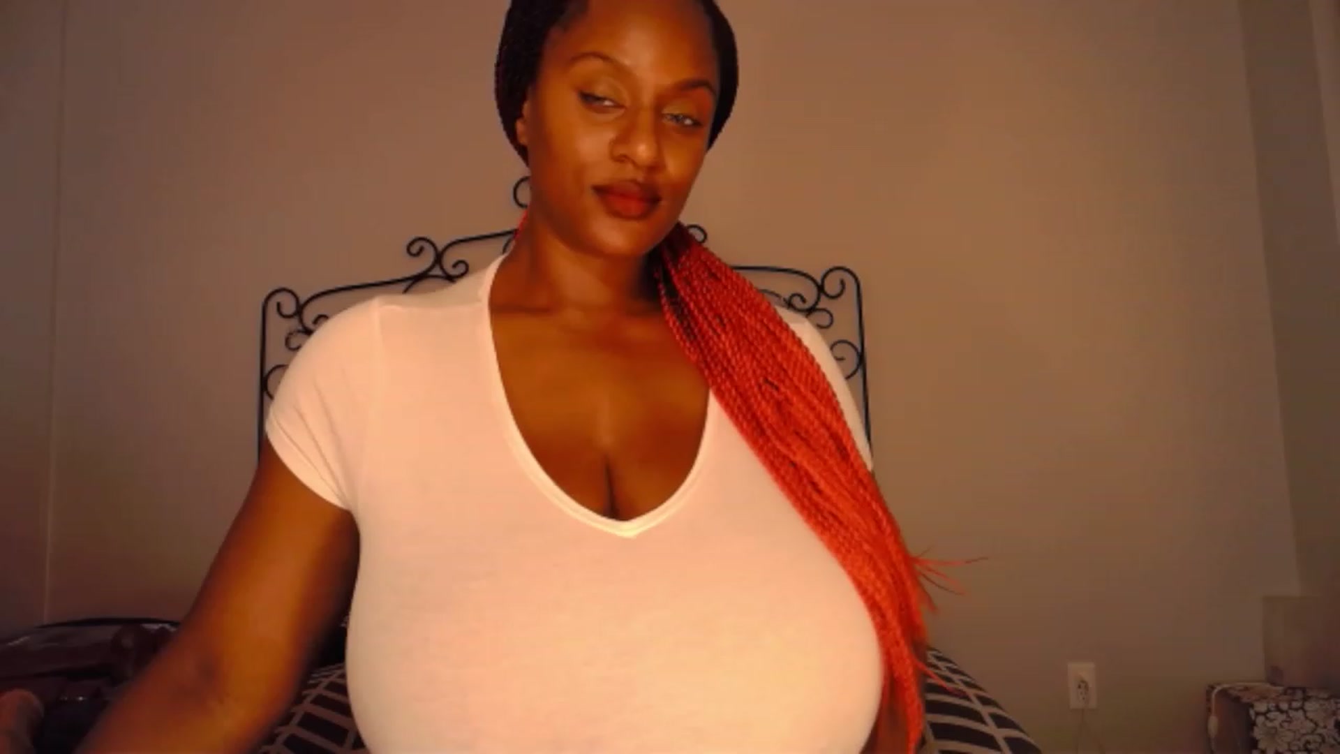 Gallery image thumbnail from TheIconicGirl's myfreecams stream on, 09/10/2023, 16:59 image 7 of 20