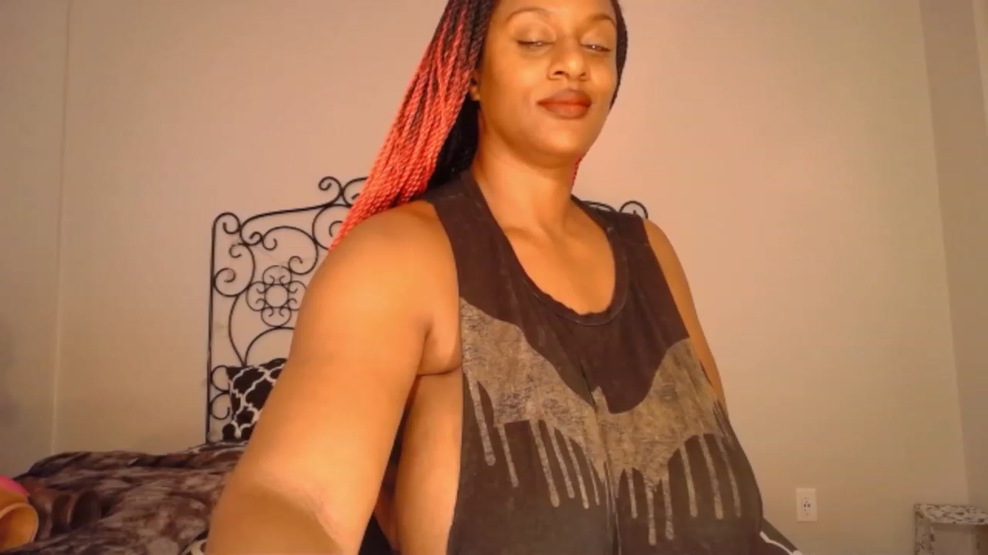 Gallery image thumbnail from TheIconicGirl's myfreecams stream on, 09/19/2023, 15:42 image 15 of 20