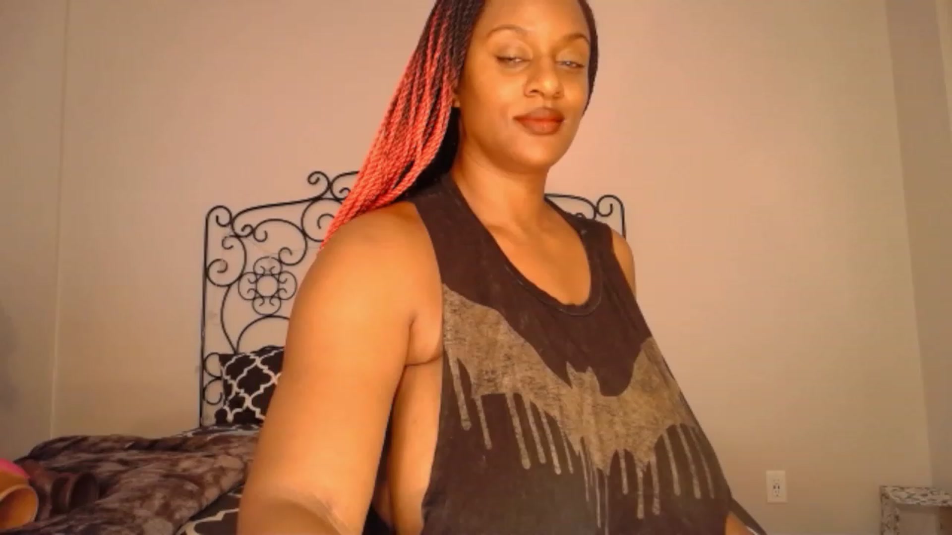 Gallery image thumbnail from TheIconicGirl's myfreecams stream on, 09/19/2023, 15:42 image 17 of 20