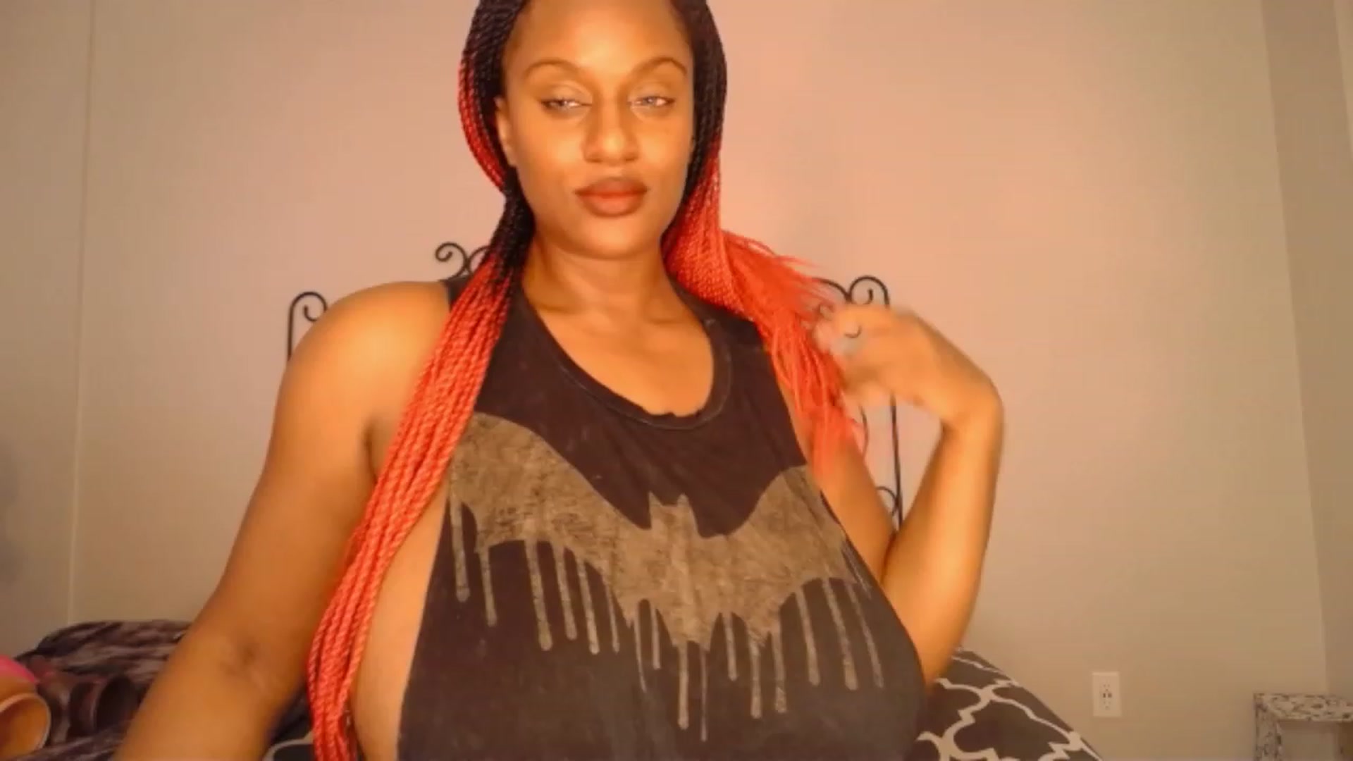 Gallery image thumbnail from TheIconicGirl's myfreecams stream on, 09/19/2023, 15:42 image 7 of 20