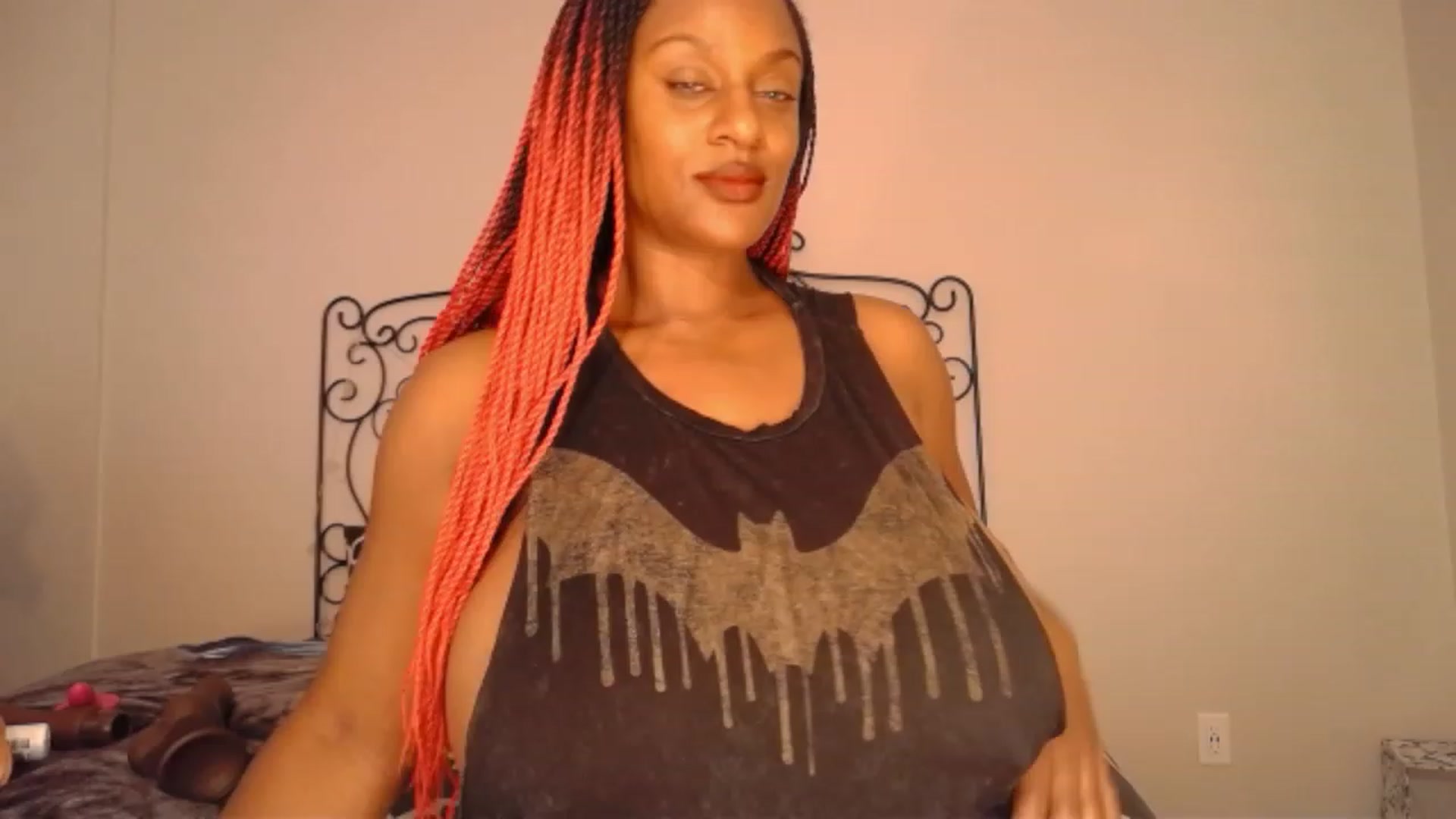 Gallery image thumbnail from TheIconicGirl's myfreecams stream on, 09/19/2023, 17:31 image 18 of 20