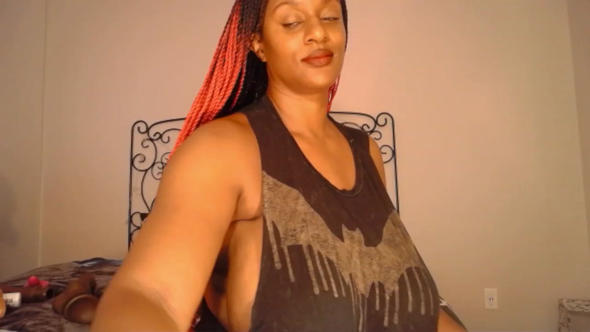 Gallery image thumbnail from TheIconicGirl's myfreecams stream on, 09/19/2023, 17:31 image 15 of 20
