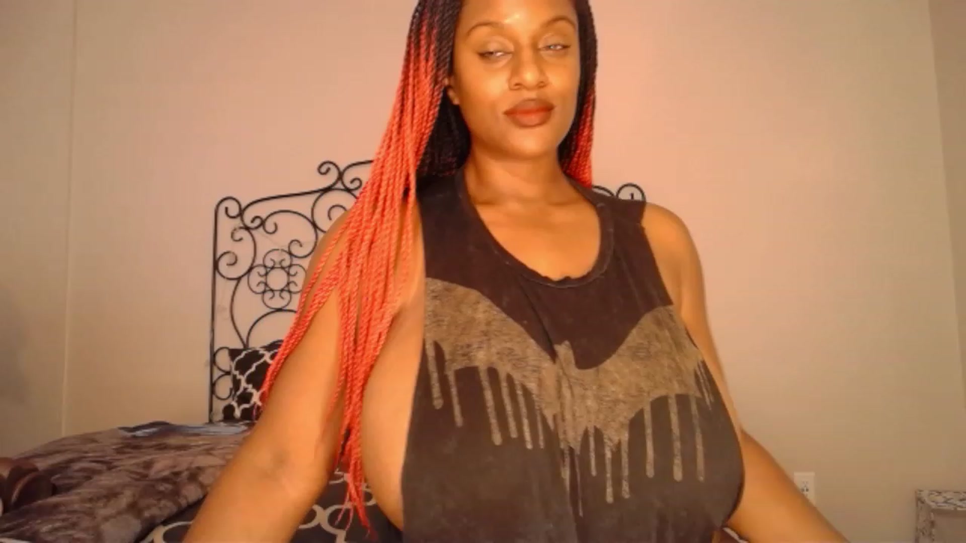 Gallery image thumbnail from TheIconicGirl's myfreecams stream on, 09/19/2023, 17:31 image 4 of 20