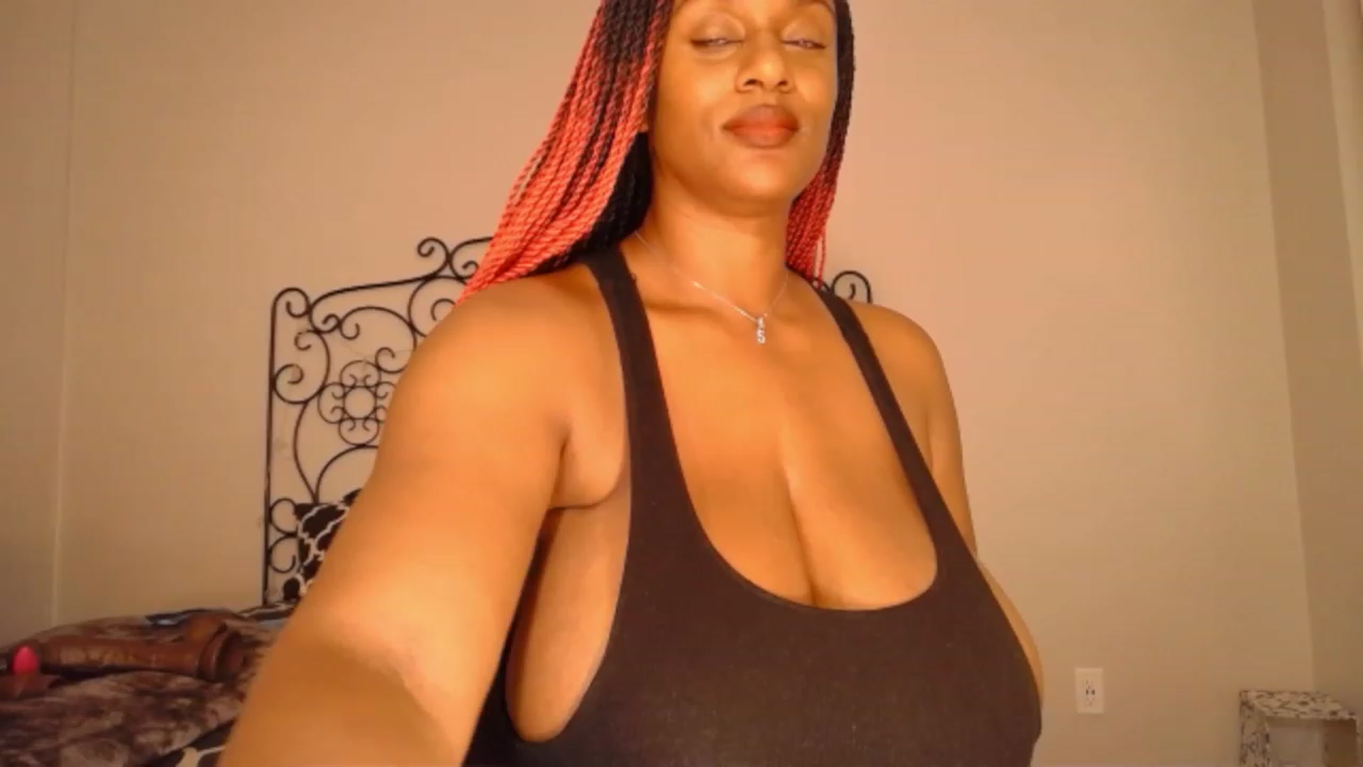 Gallery image thumbnail from TheIconicGirl's myfreecams stream on, 09/19/2023, 23:37 image 9 of 20