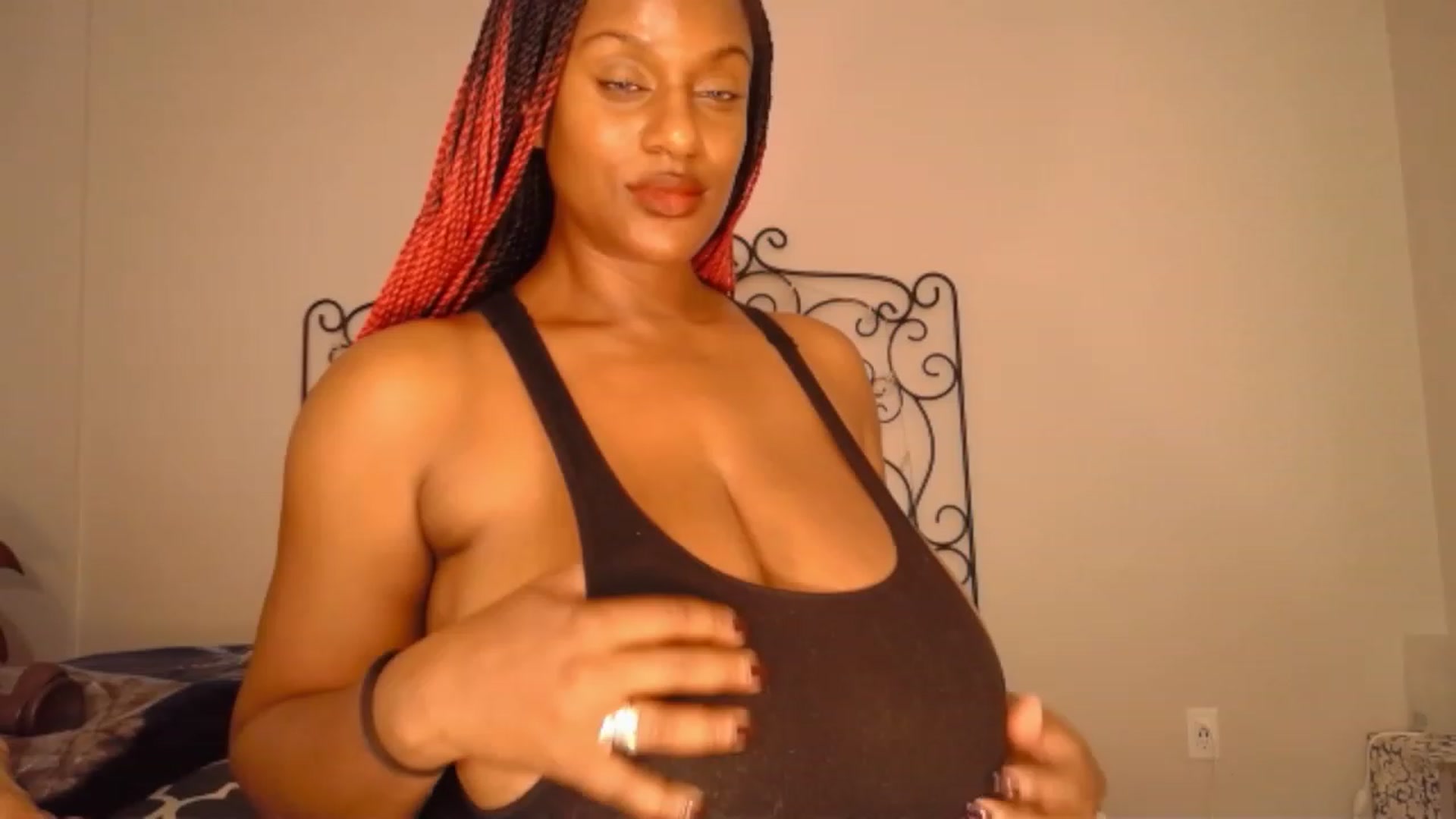 Gallery image thumbnail from TheIconicGirl's myfreecams stream on, 10/07/2023, 16:15 image 14 of 20