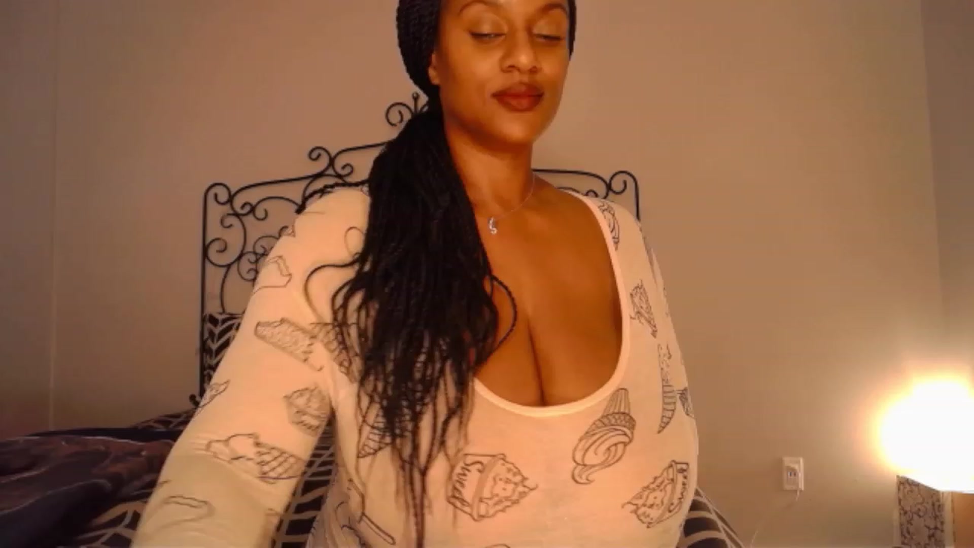 Gallery image thumbnail from TheIconicGirl's myfreecams stream on, 11/05/2023, 15:02 image 9 of 20