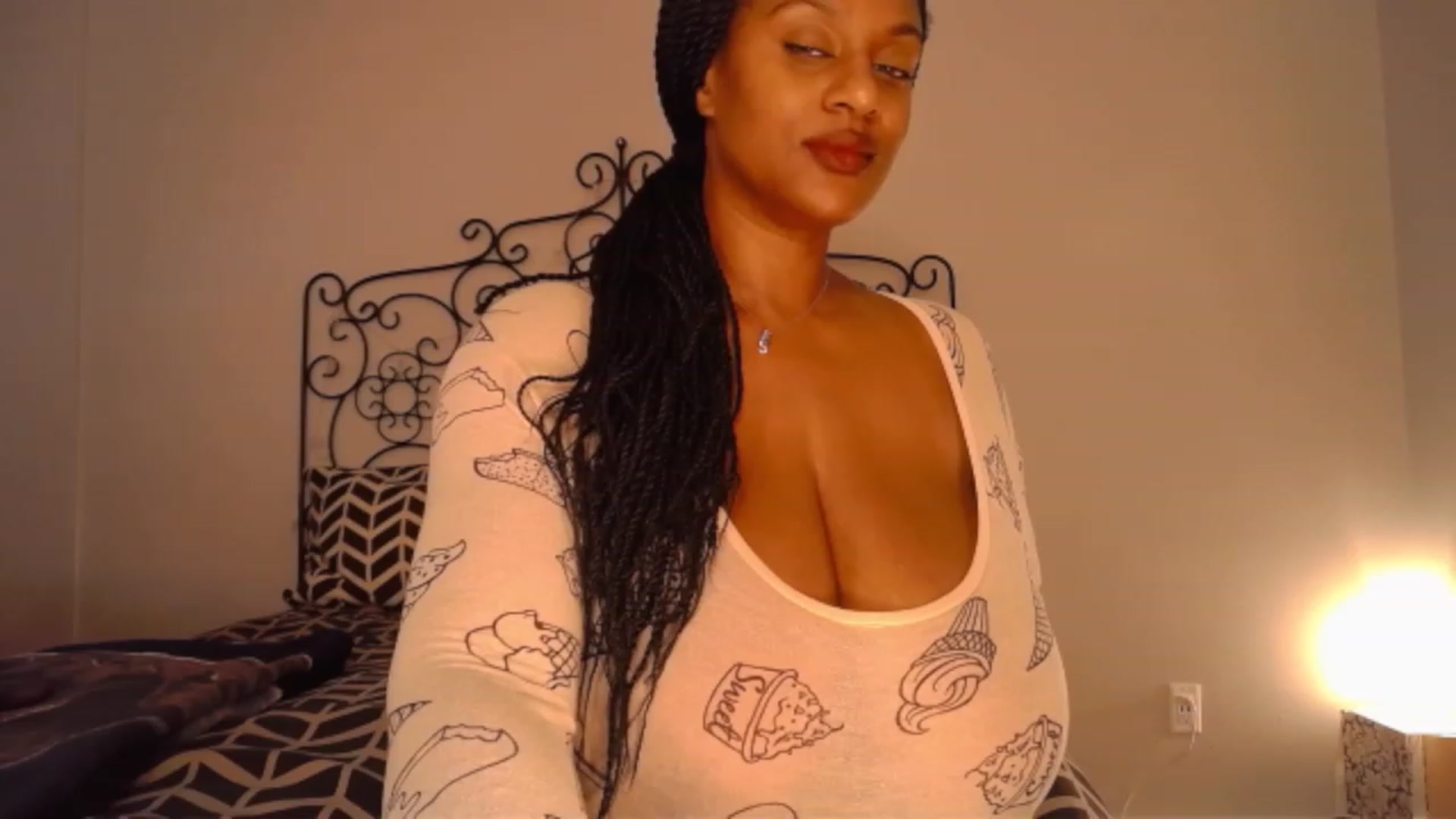 Gallery image thumbnail from TheIconicGirl's myfreecams stream on, 11/05/2023, 15:02 image 16 of 20