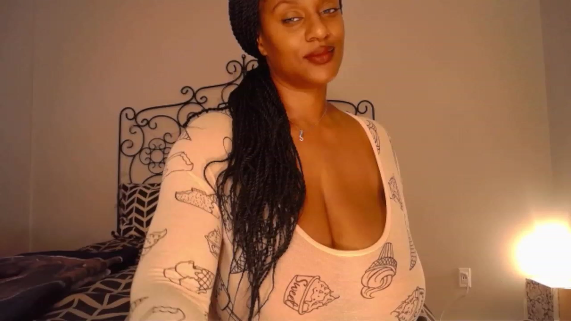 Gallery image thumbnail from TheIconicGirl's myfreecams stream on, 11/05/2023, 15:02 image 15 of 20