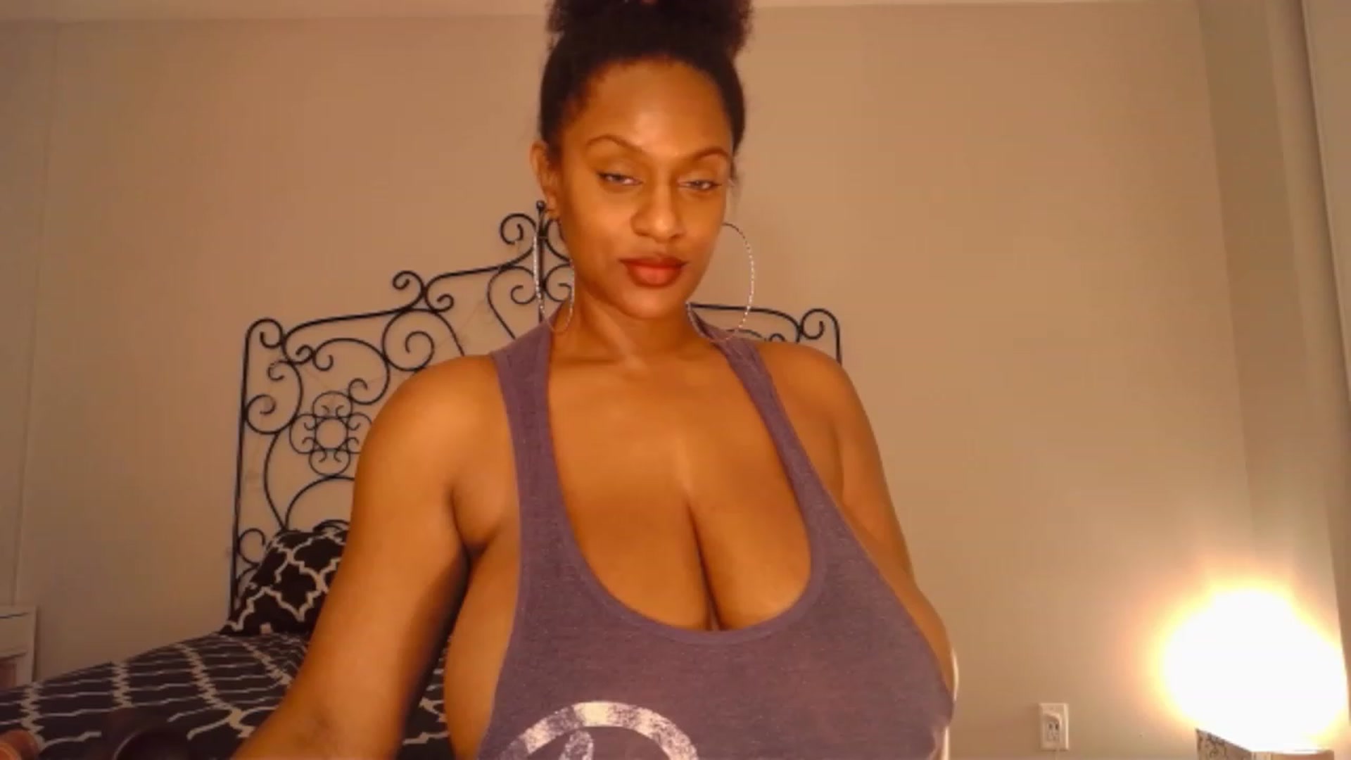 Gallery image thumbnail from TheIconicGirl's myfreecams stream on, 01/20/2024, 14:35 image 8 of 20