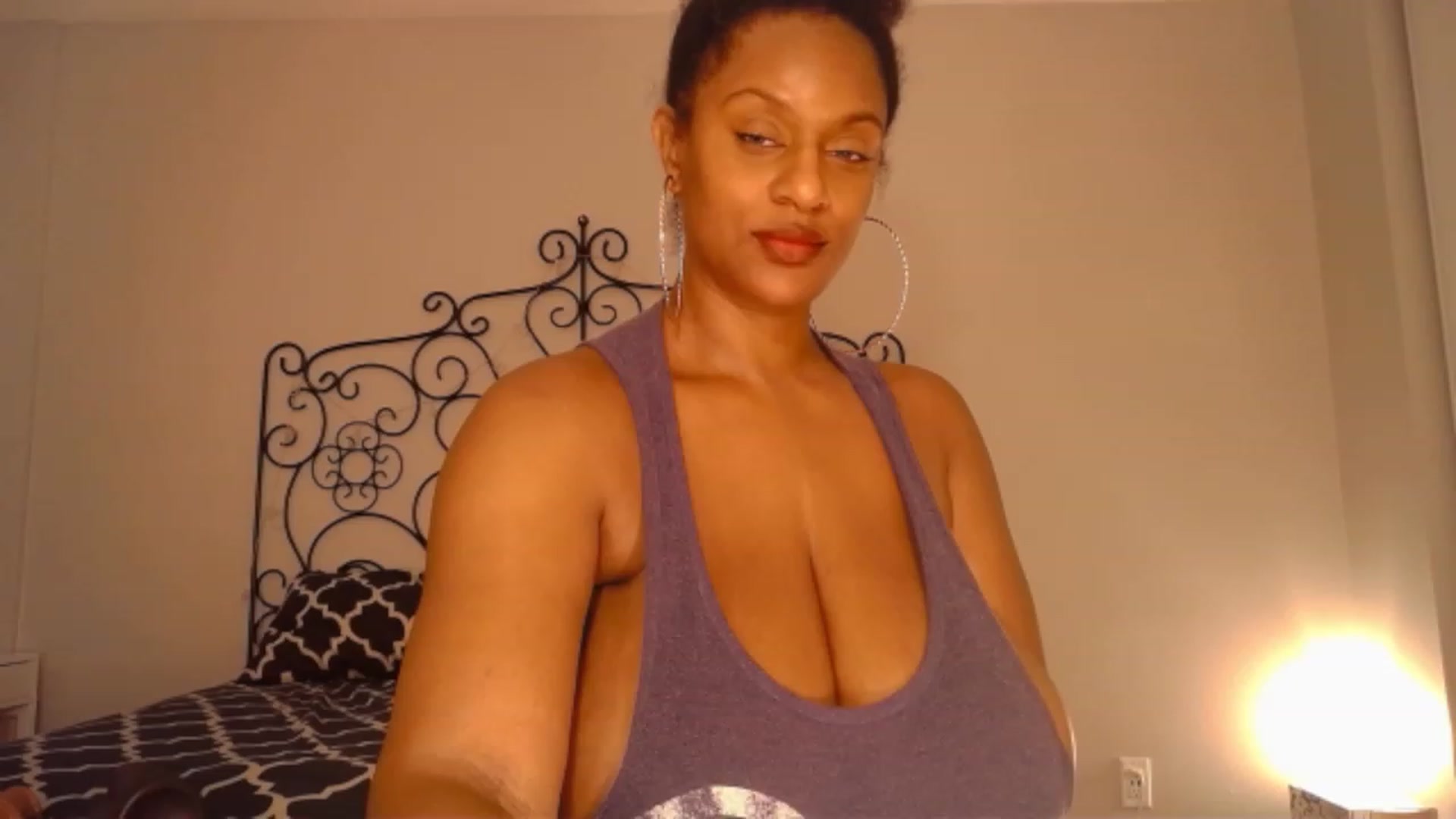 Gallery image thumbnail from TheIconicGirl's myfreecams stream on, 01/20/2024, 14:35 image 7 of 20