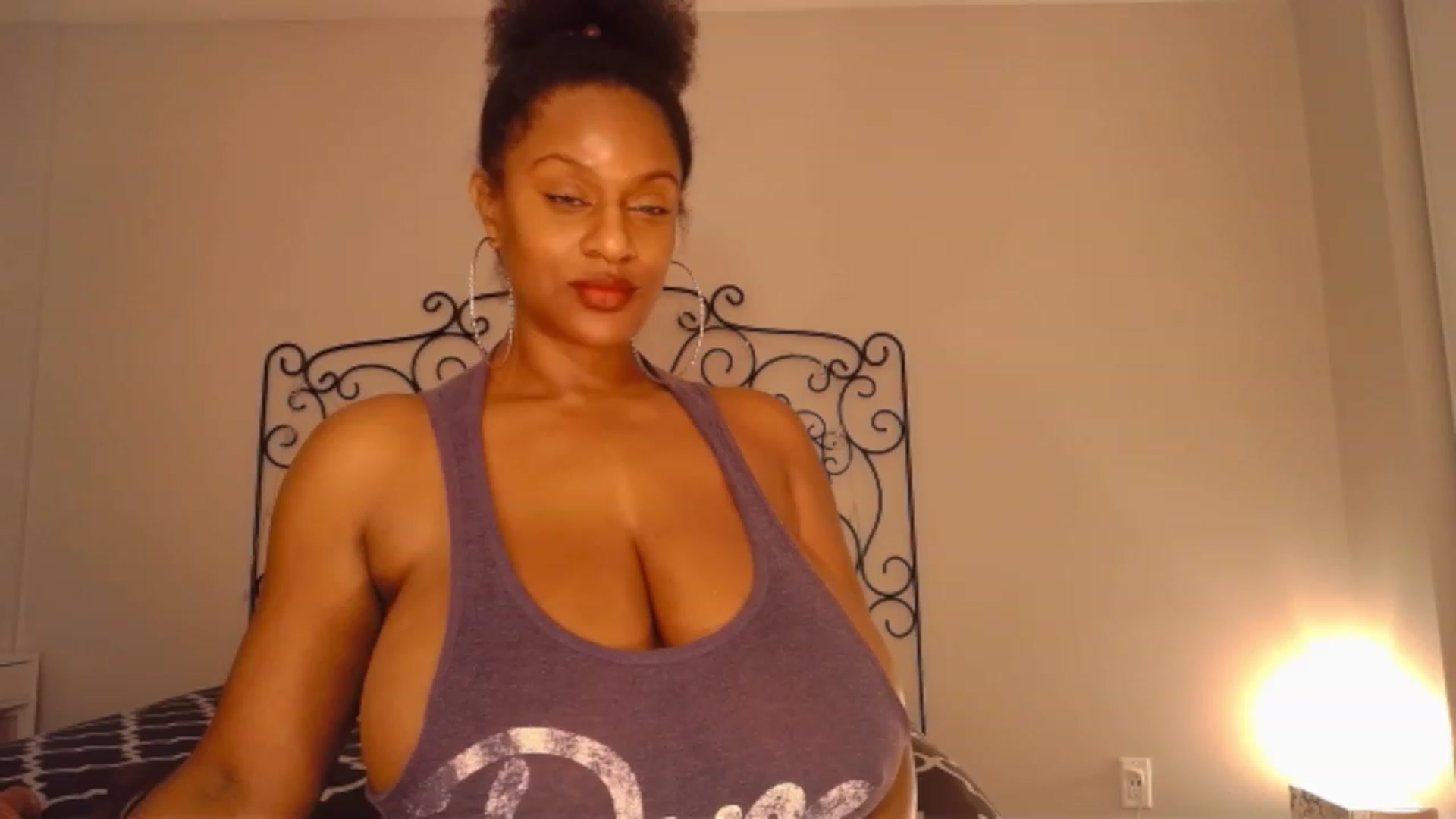 Gallery image thumbnail from TheIconicGirl's myfreecams stream on, 01/20/2024, 14:35 image 17 of 20