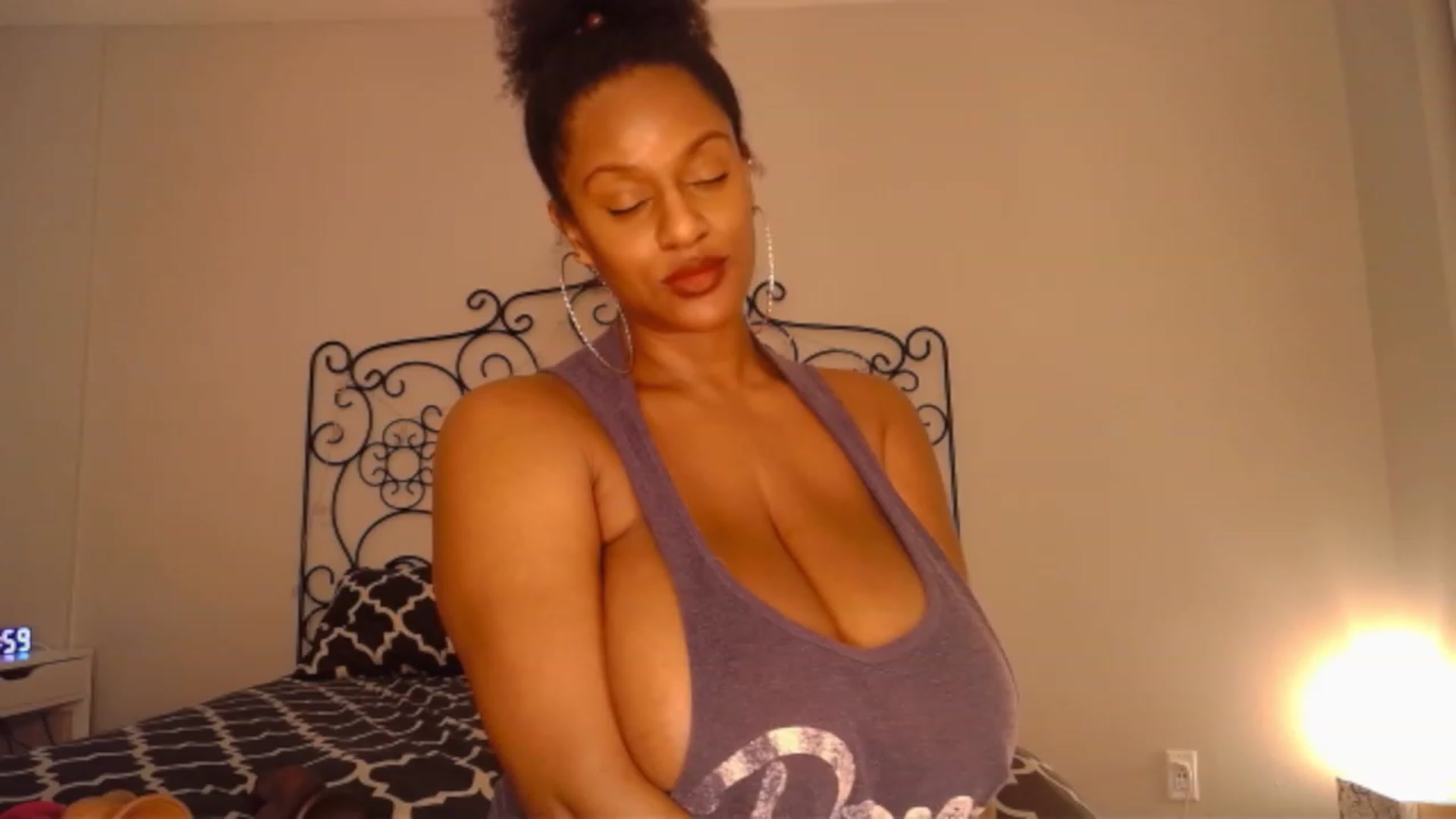 Gallery image thumbnail from TheIconicGirl's myfreecams stream on, 01/20/2024, 15:14 image 3 of 20