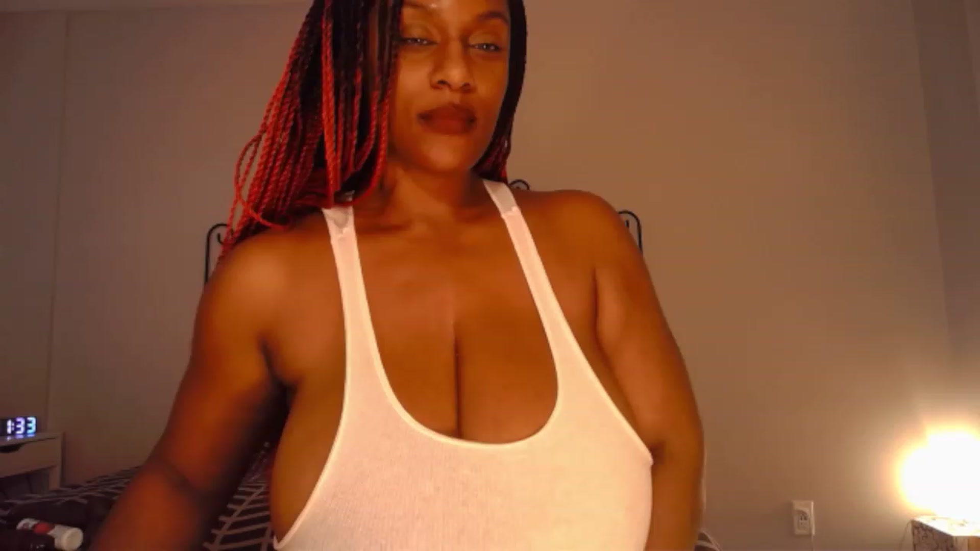 Gallery image thumbnail from TheIconicGirl's myfreecams stream on, 03/17/2024, 15:52 image 14 of 20