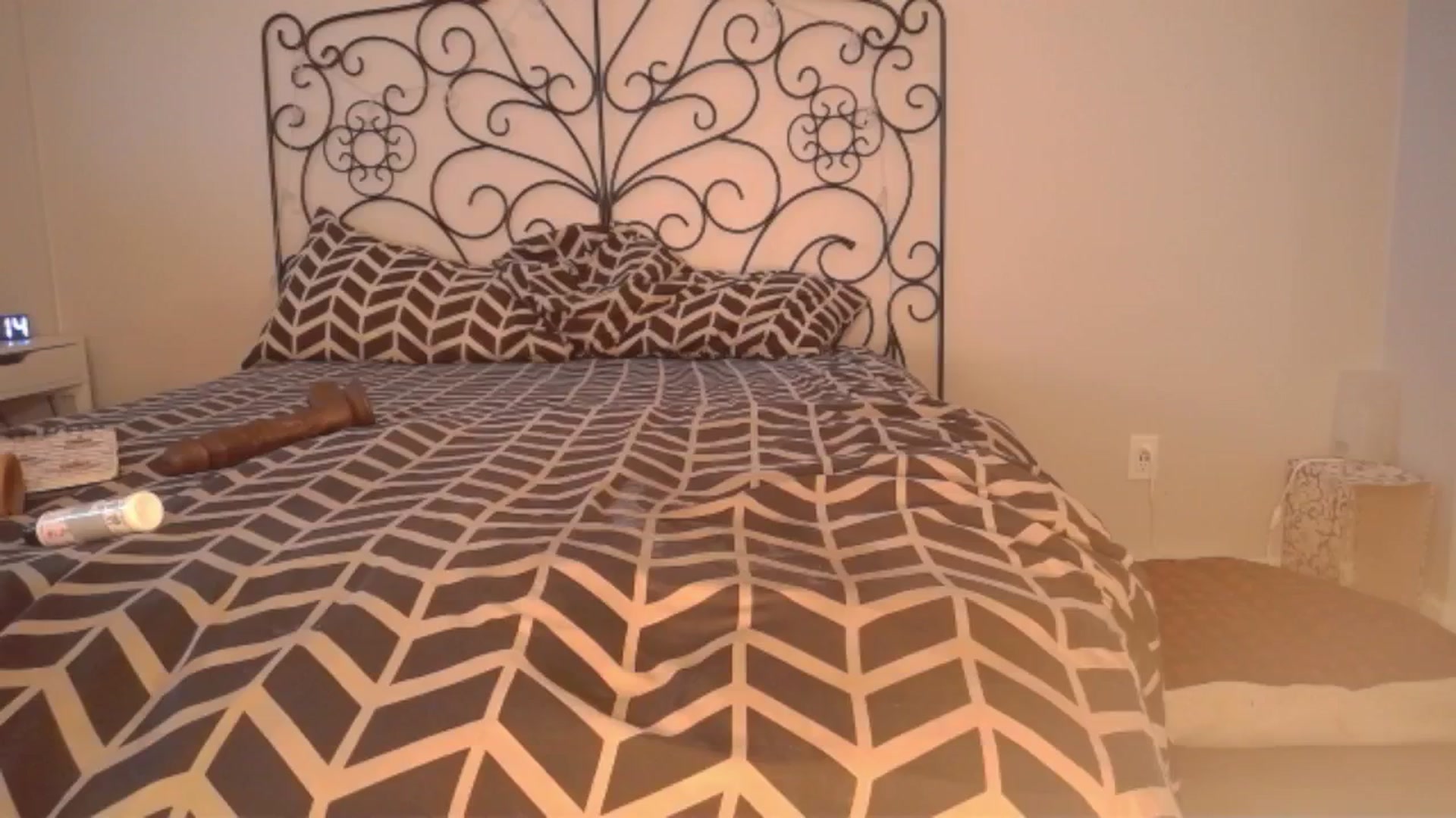Gallery image thumbnail from TheIconicGirl's myfreecams stream on, 05/13/2024, 23:23 image 15 of 20