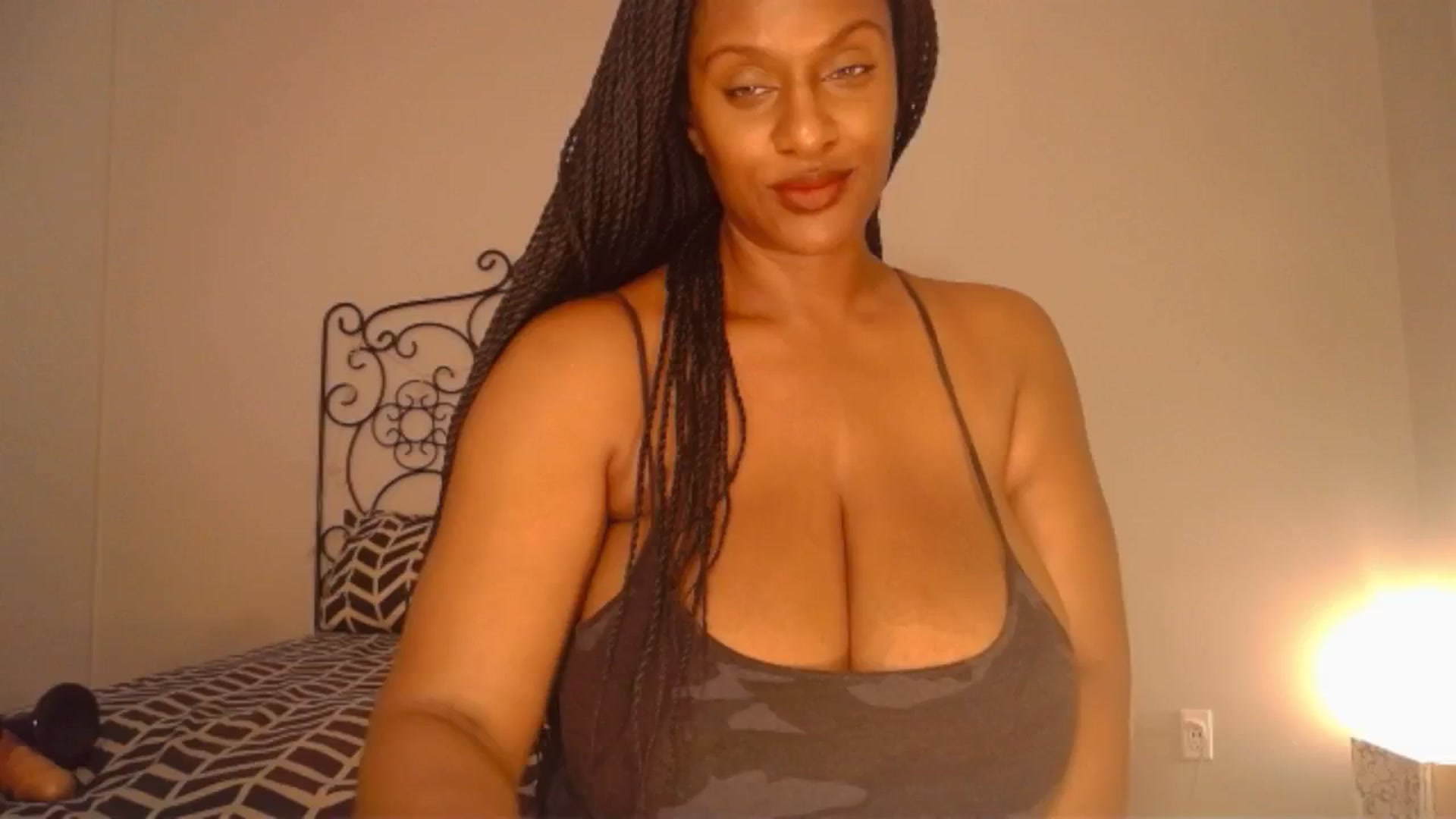 Gallery image thumbnail from TheIconicGirl's myfreecams stream on, 05/29/2024, 23:33 image 1 of 20