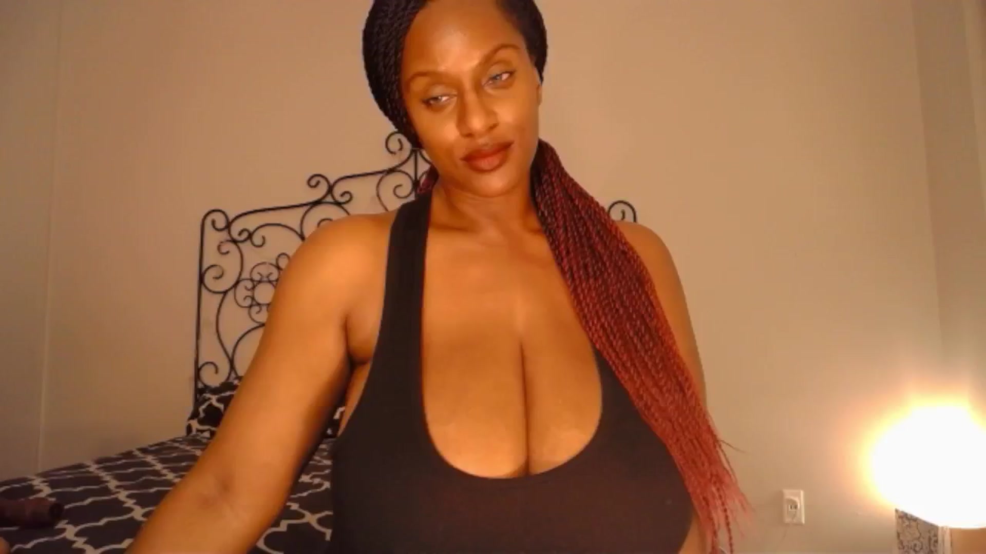Gallery image thumbnail from TheIconicGirl's myfreecams stream on, 06/18/2024, 23:43 image 4 of 20
