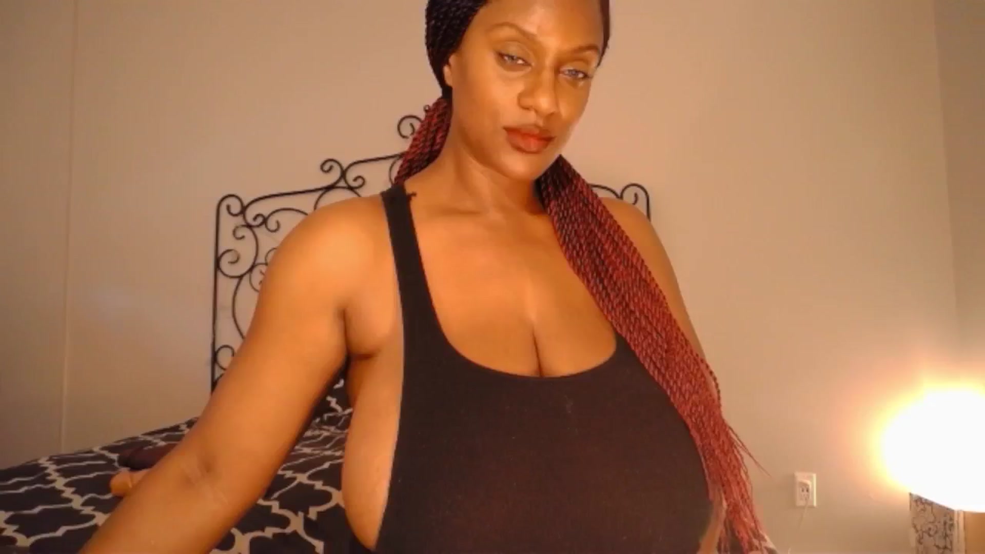 Gallery image thumbnail from TheIconicGirl's myfreecams stream on, 06/21/2024, 21:17 image 3 of 20