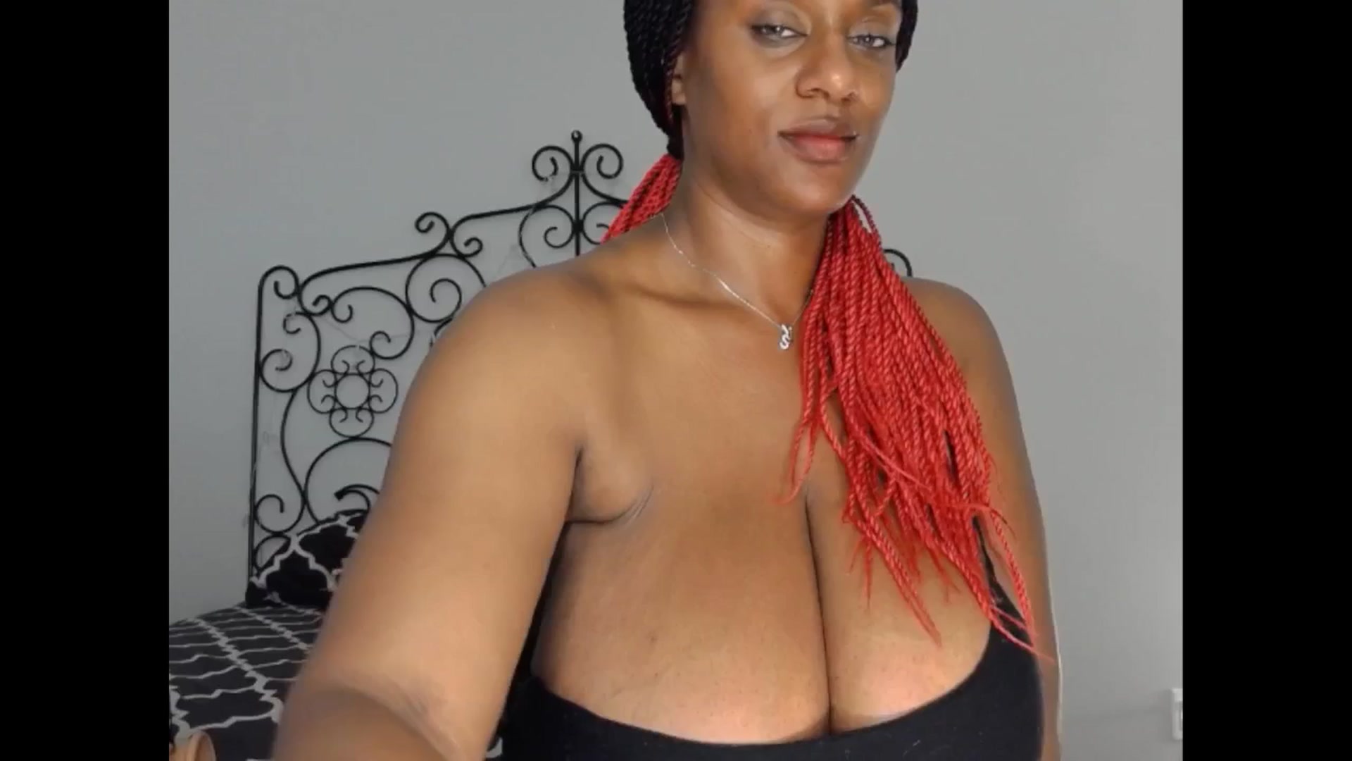 Gallery image thumbnail from TheIconicGirl's myfreecams stream on, 06/29/2025, 18:57 image 15 of 20