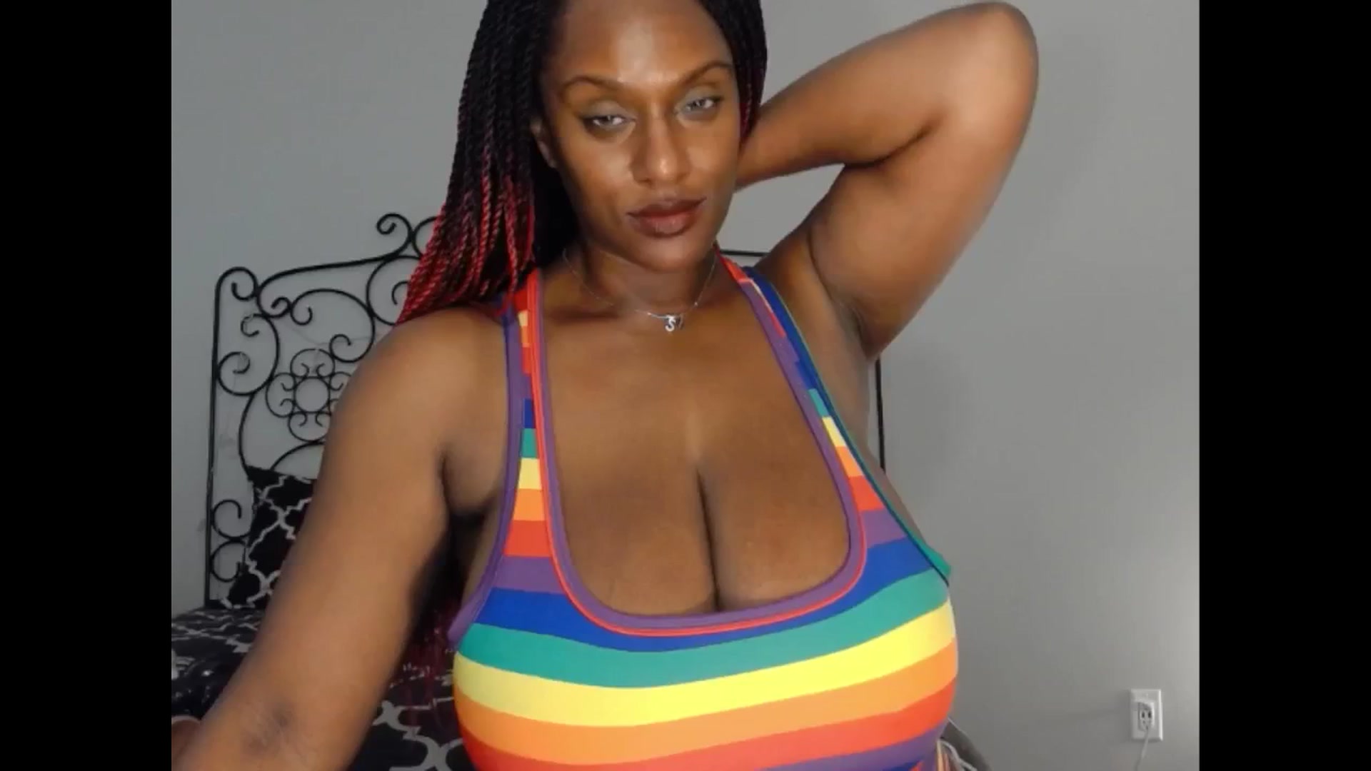 Gallery image thumbnail from TheIconicGirl's myfreecams stream on, 06/30/2025, 17:08 image 15 of 20