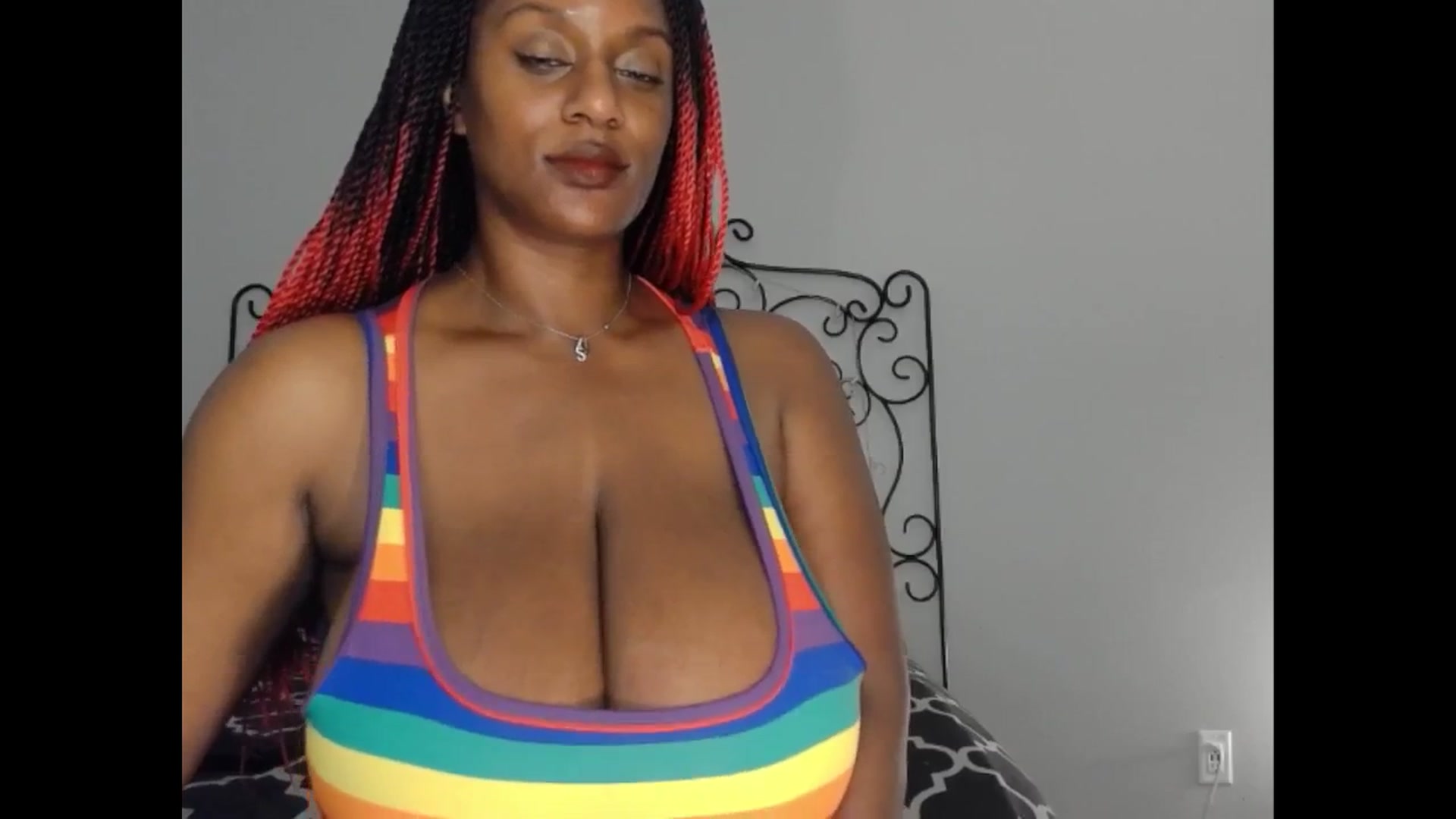 Gallery image thumbnail from TheIconicGirl's myfreecams stream on, 06/30/2025, 18:36 image 5 of 20