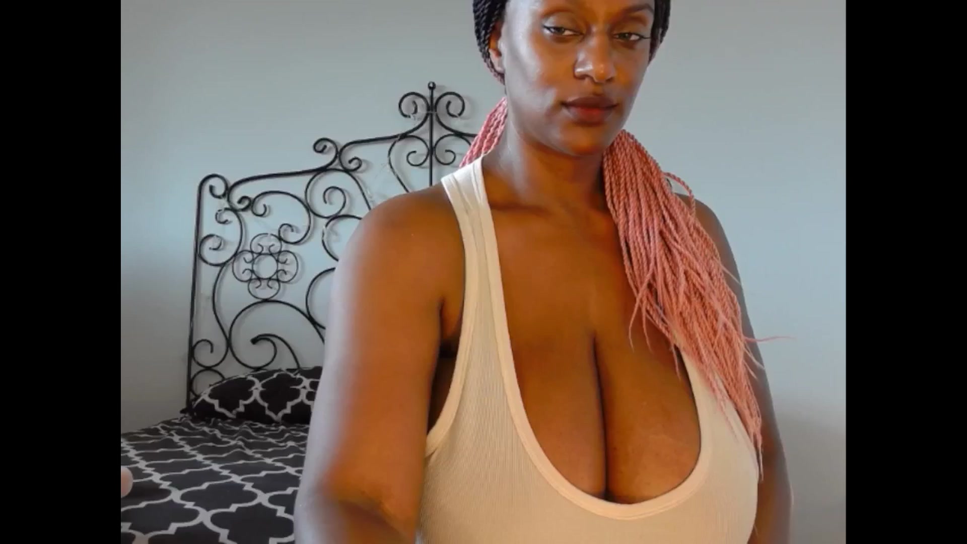 Gallery image thumbnail from TheIconicGirl's myfreecams stream on, 07/20/2025, 20:03 image 11 of 20