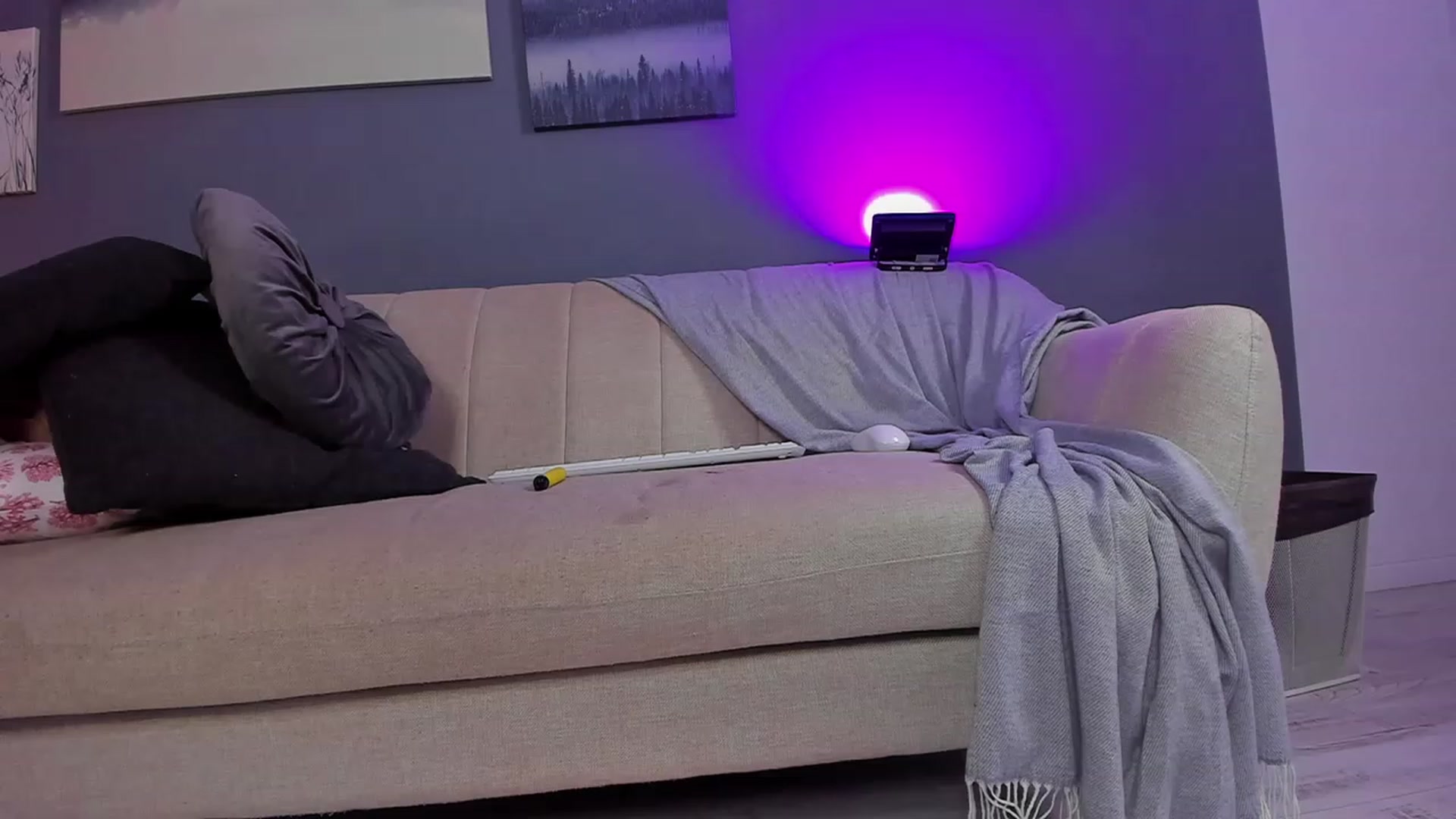 Gallery image thumbnail from TheJoyShow's myfreecams stream on, 12/10/2022, 04:00 image 12 of 20