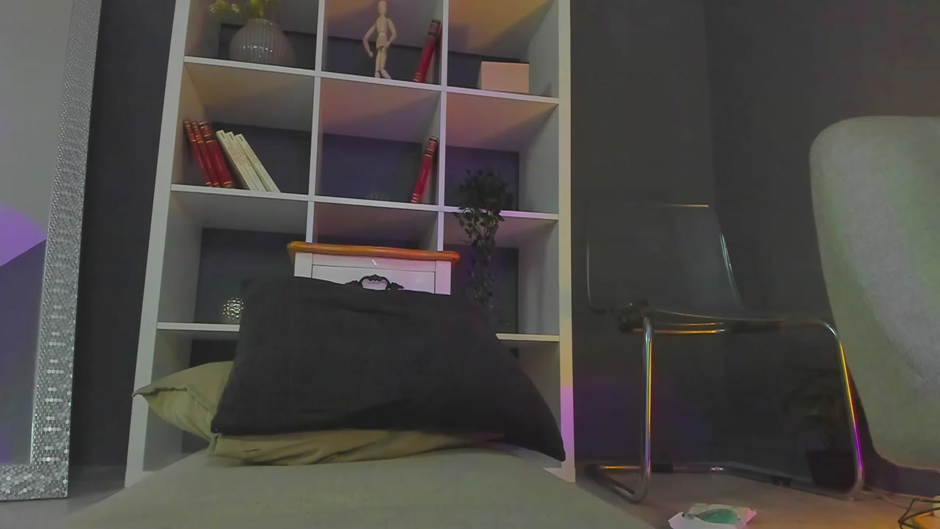 Gallery image thumbnail from TheJoyShow's myfreecams stream on, 12/12/2022, 24:49 image 3 of 20